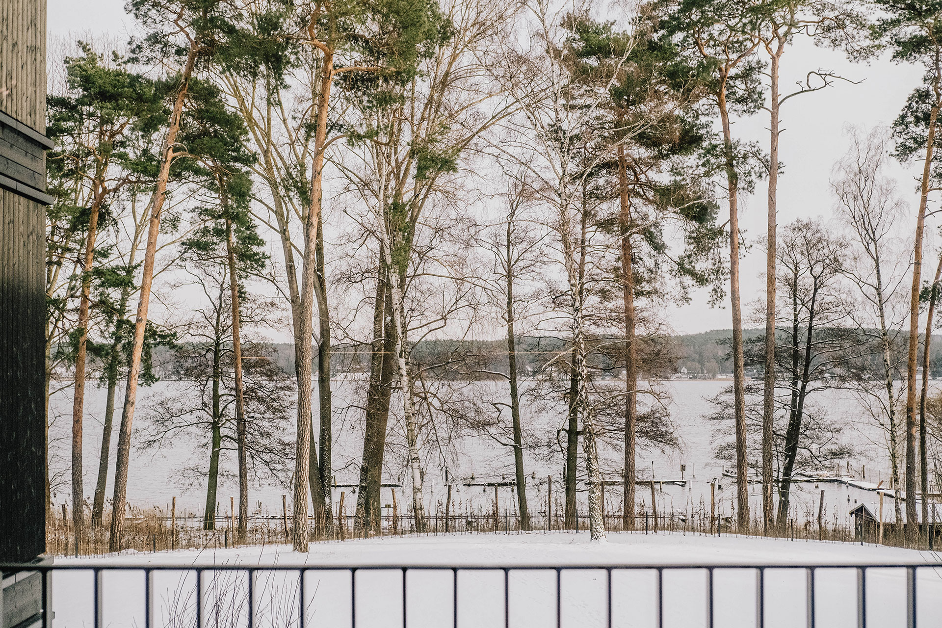 the-chipp-lakeside-design-apartment_apartment_Brandenburg-germany_interior-view.jpg