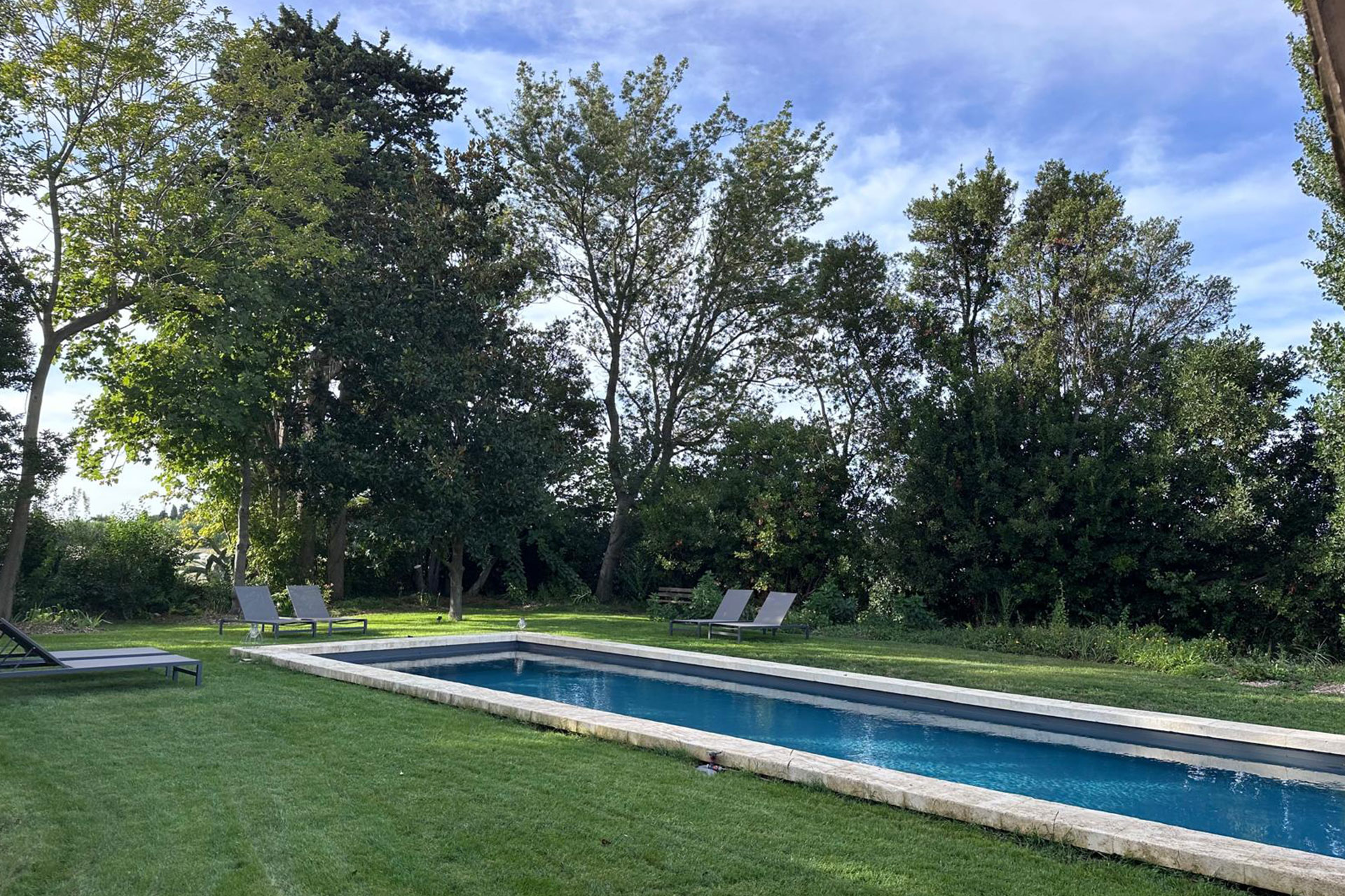 mas-celeste_farmhouse_arles-france_exterior.jpg