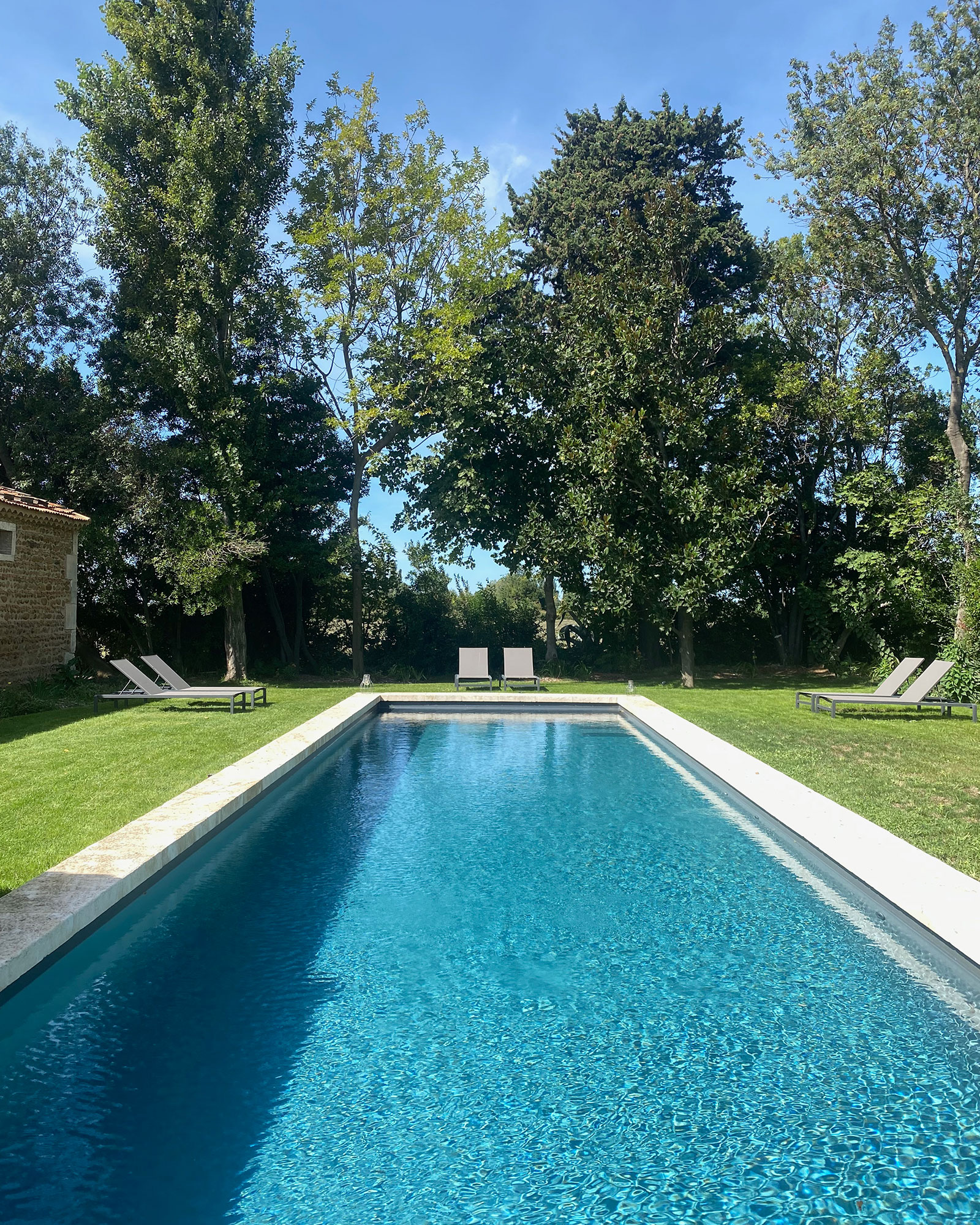 mas-celeste_farmhouse_arles-france_exterior-pool.jpg