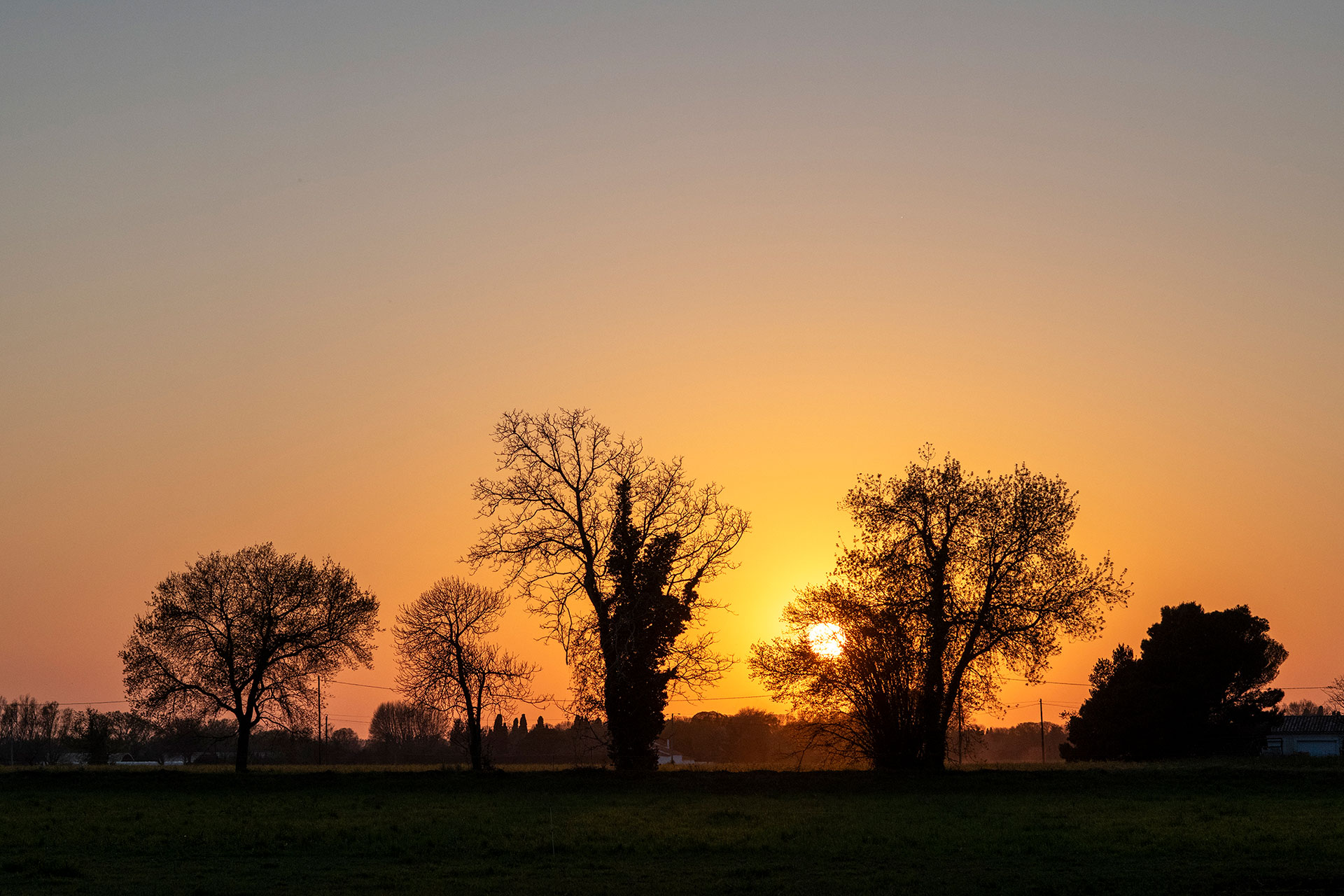 mas-celeste_farmhouse_arles-france_exterior-sunset.jpg