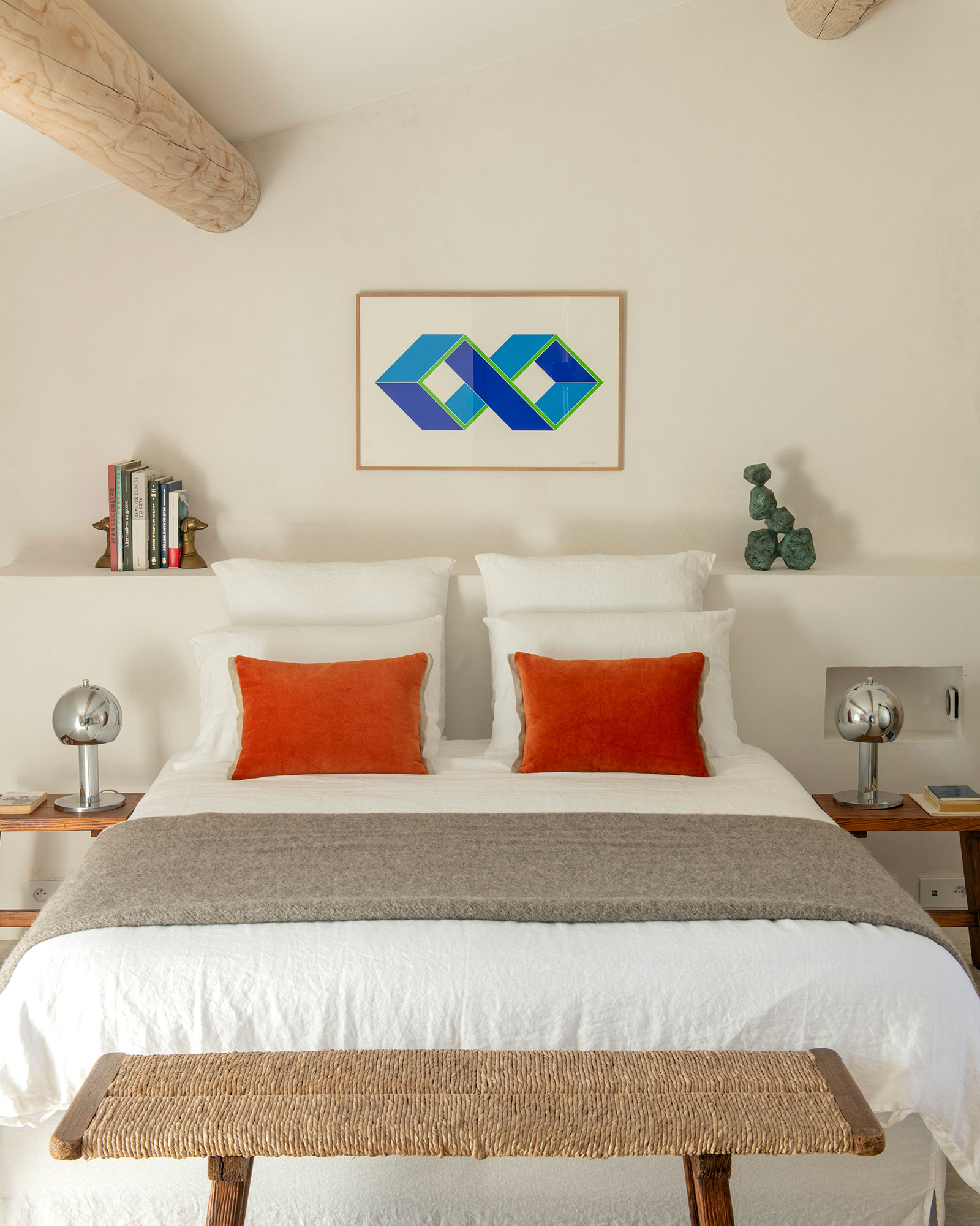 mas-celeste_farmhouse_arles-france_interior-bed.jpg