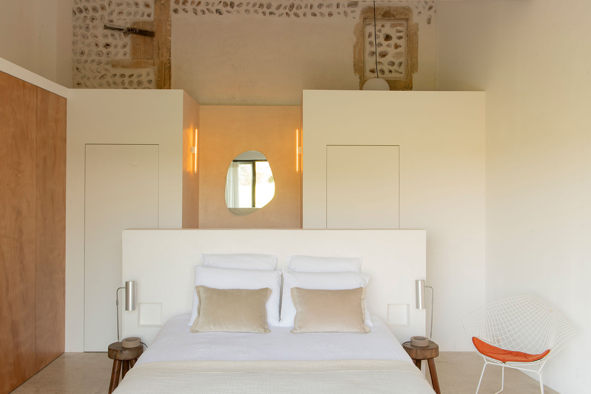 mas-celeste_farmhouse_arles-france_interior-bed-room.jpg