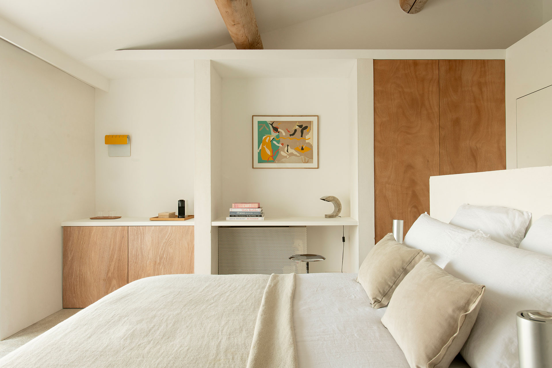 mas-celeste_farmhouse_arles-france_interior-bed-room-design.jpg