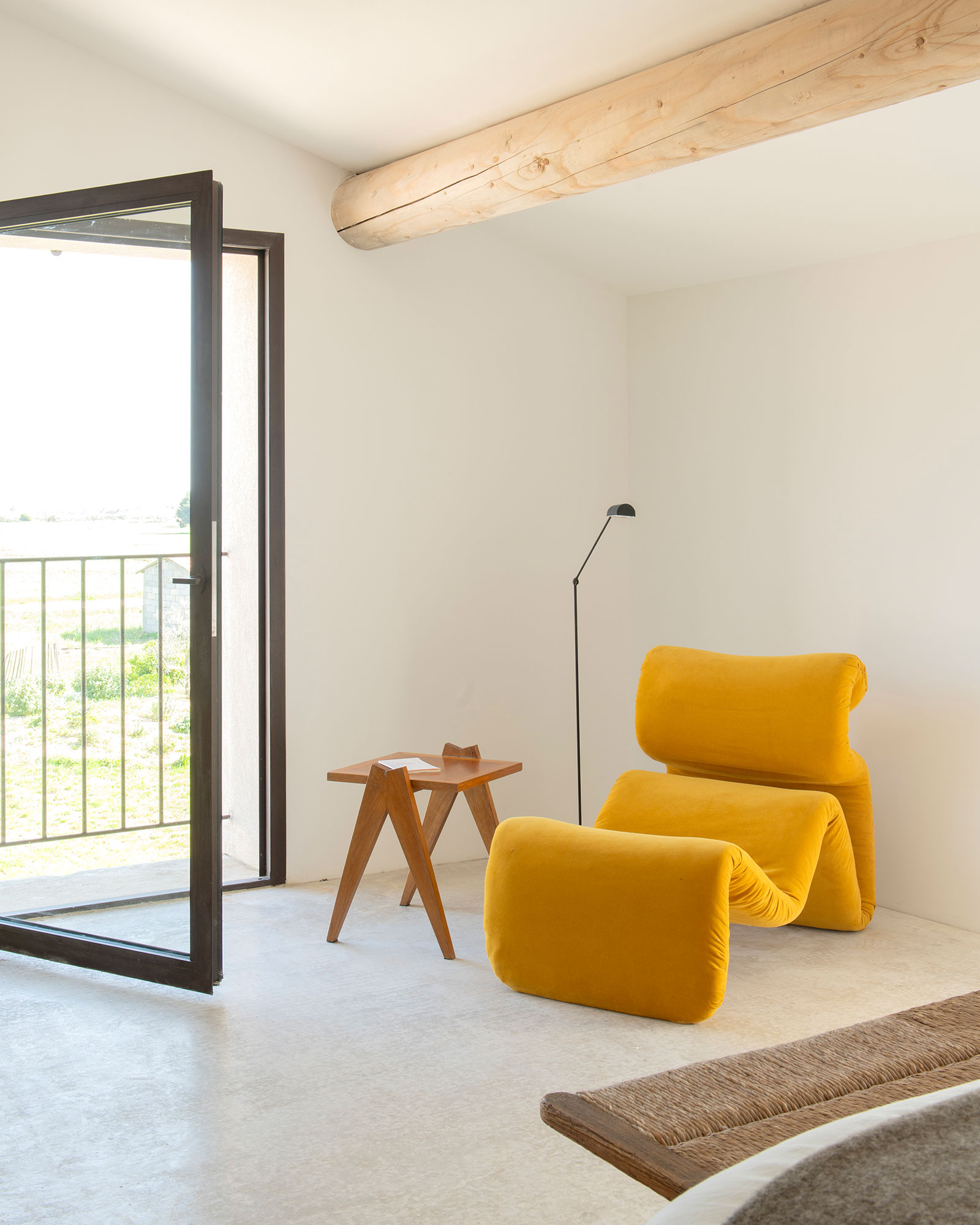 mas-celeste_farmhouse_arles-france_interior-chair.jpg
