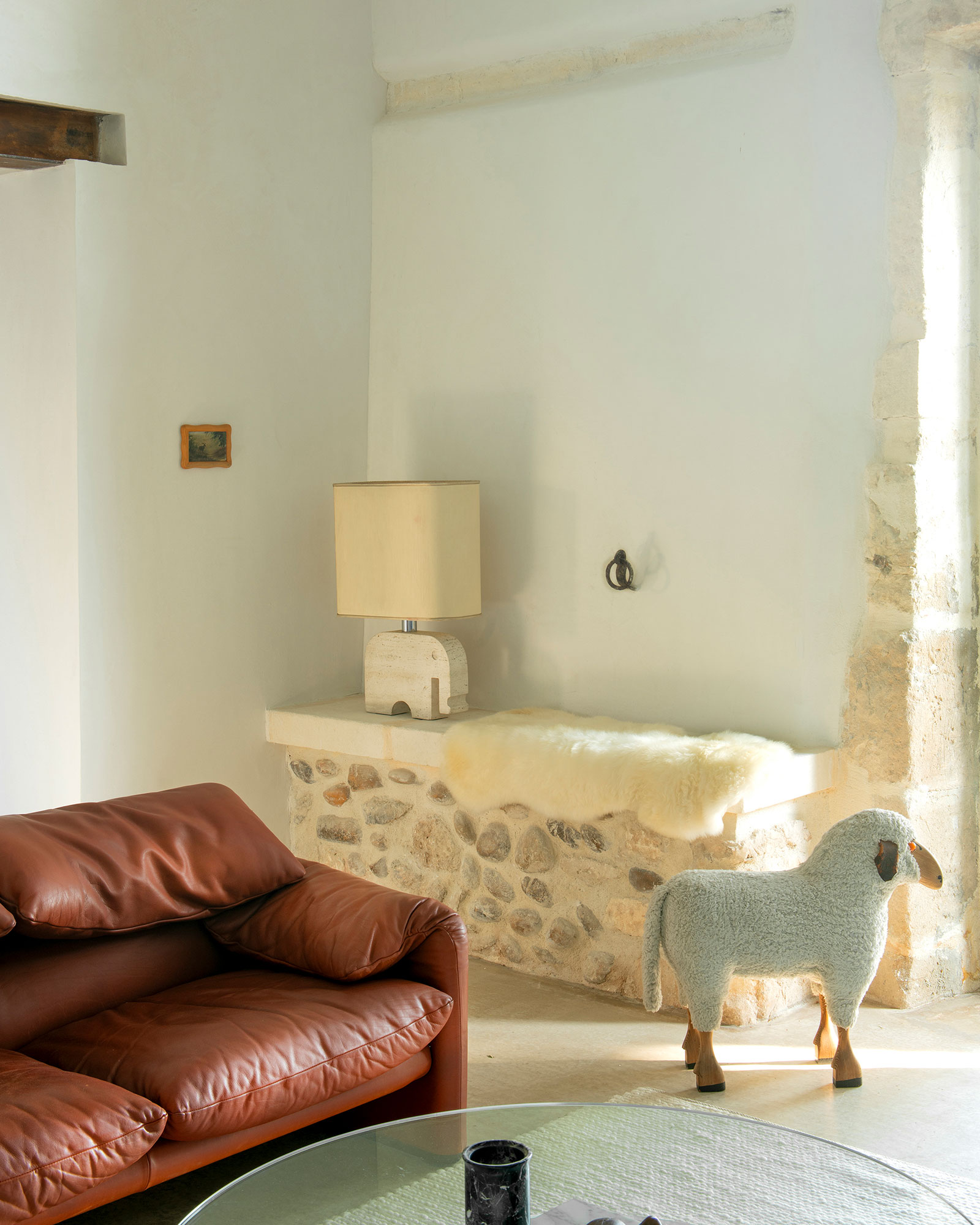 mas-celeste_farmhouse_arles-france_interior-space-detail.jpg