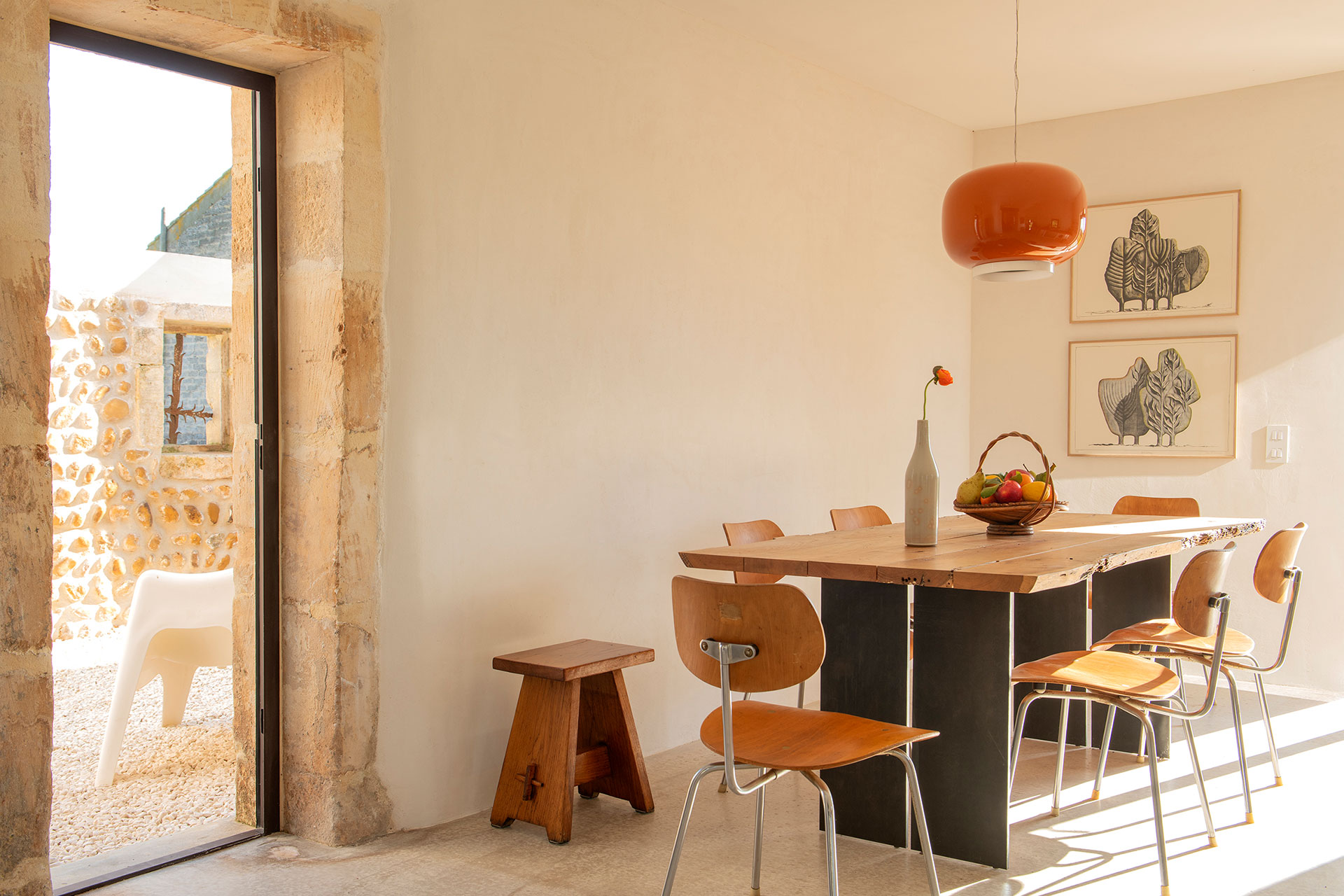 mas-celeste_farmhouse_arles-france_interior-table.jpg