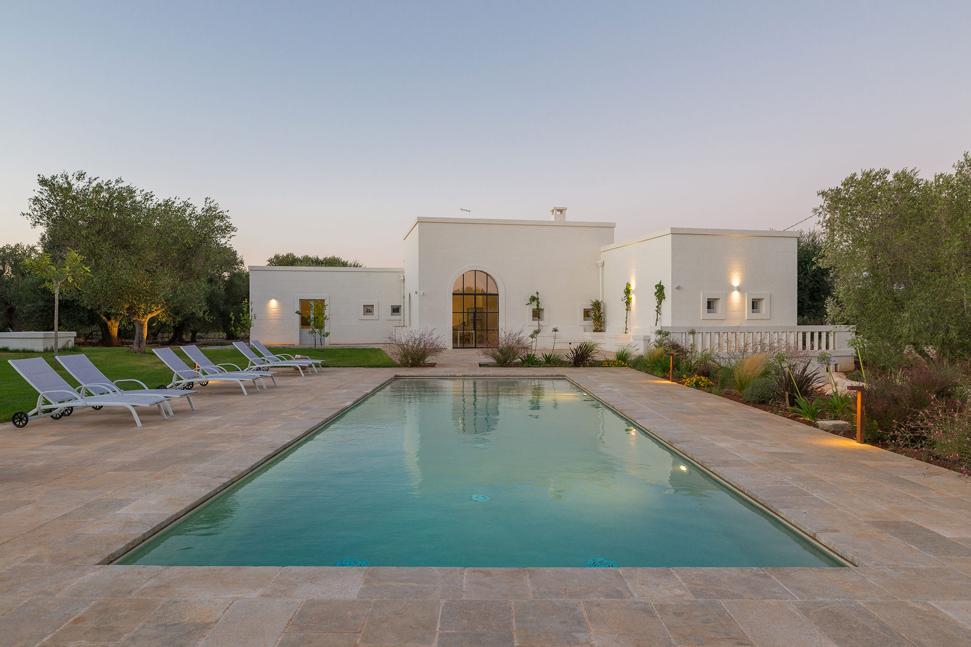 villa-luce_villa_puglia-italy_exterior-dusk.jpg