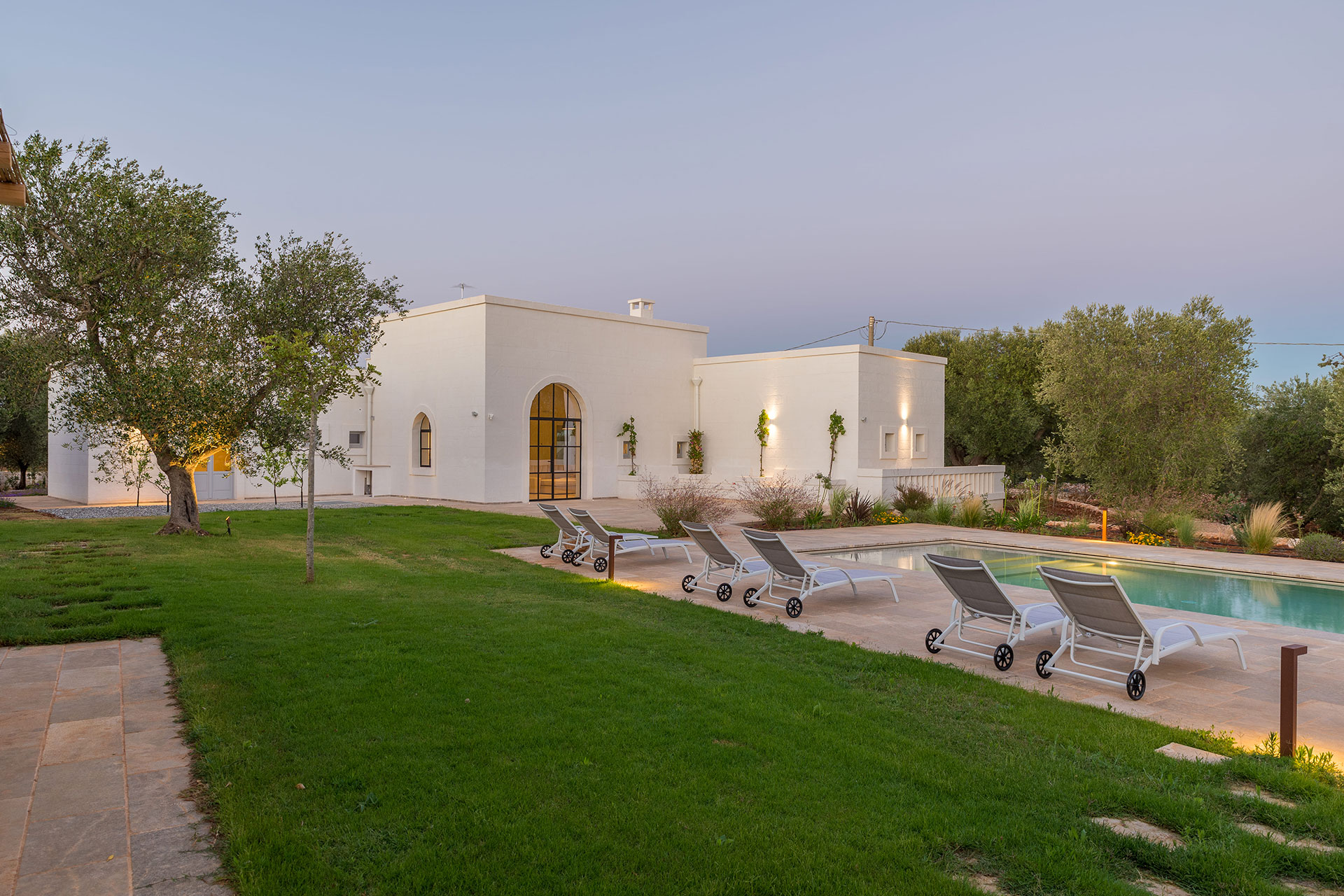 villa-luce_villa_puglia-italy_exterior-garden.jpg