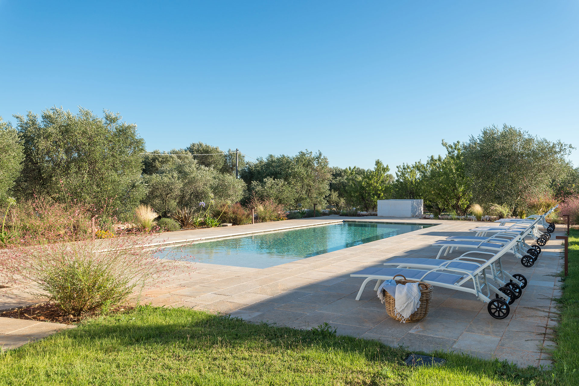 villa-luce_villa_puglia-italy_exterior-pool-pallets.jpg