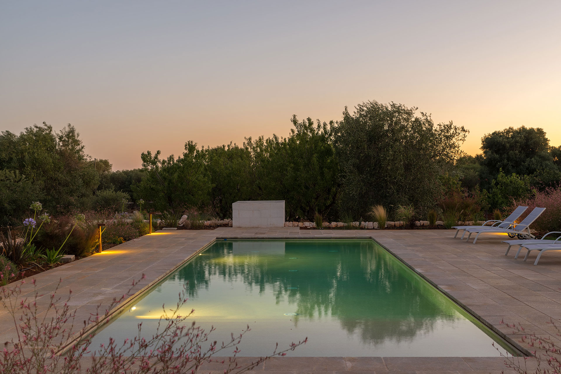 villa-luce_villa_puglia-italy_exterior-pool-sunset.jpg