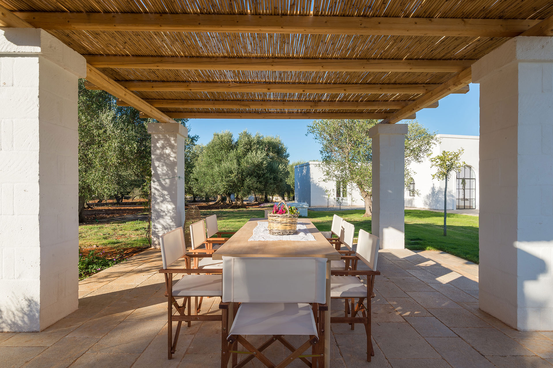 villa-luce_villa_puglia-italy_exterior-terrace.jpg