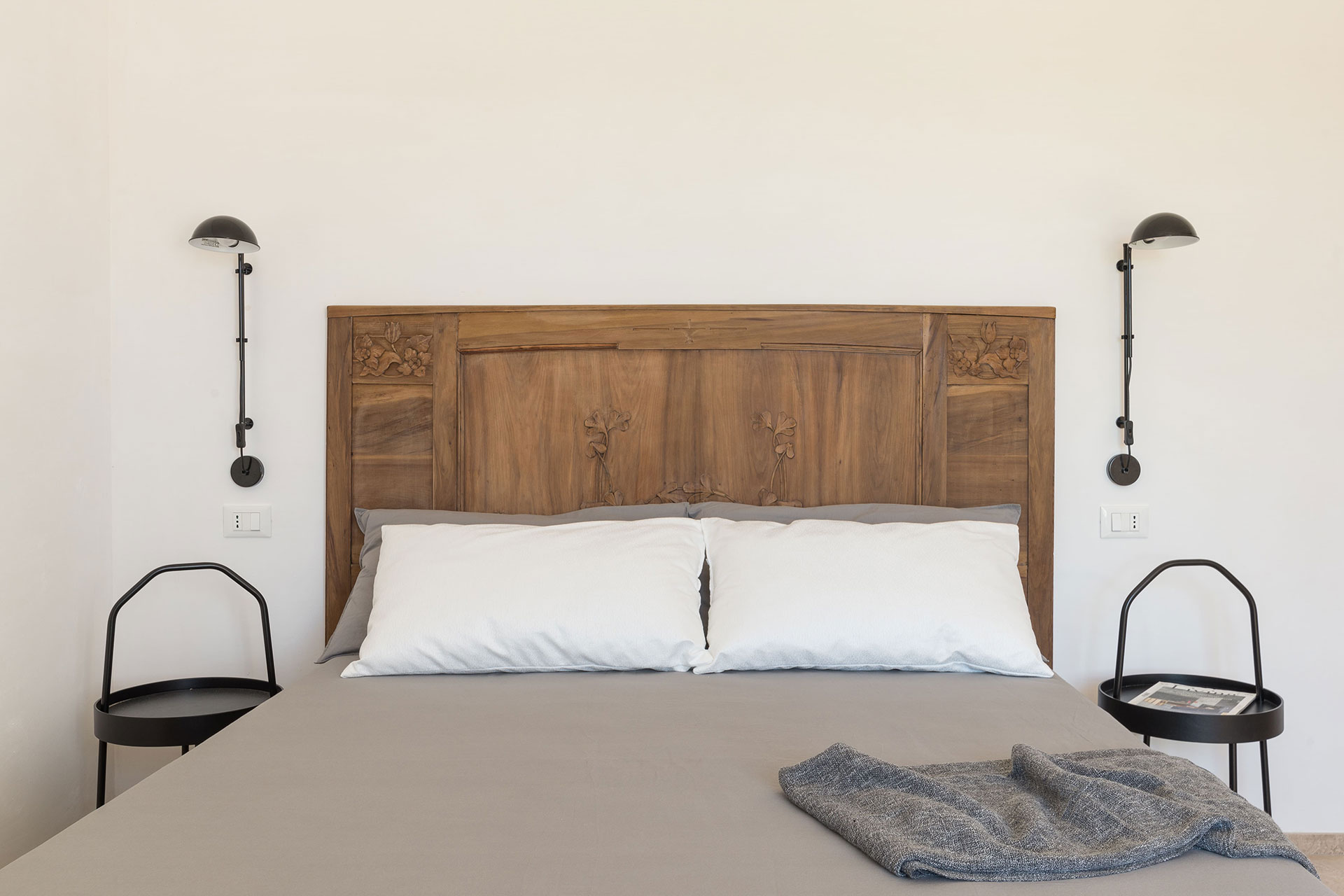 villa-luce_villa_puglia-italy_interior-bed.jpg