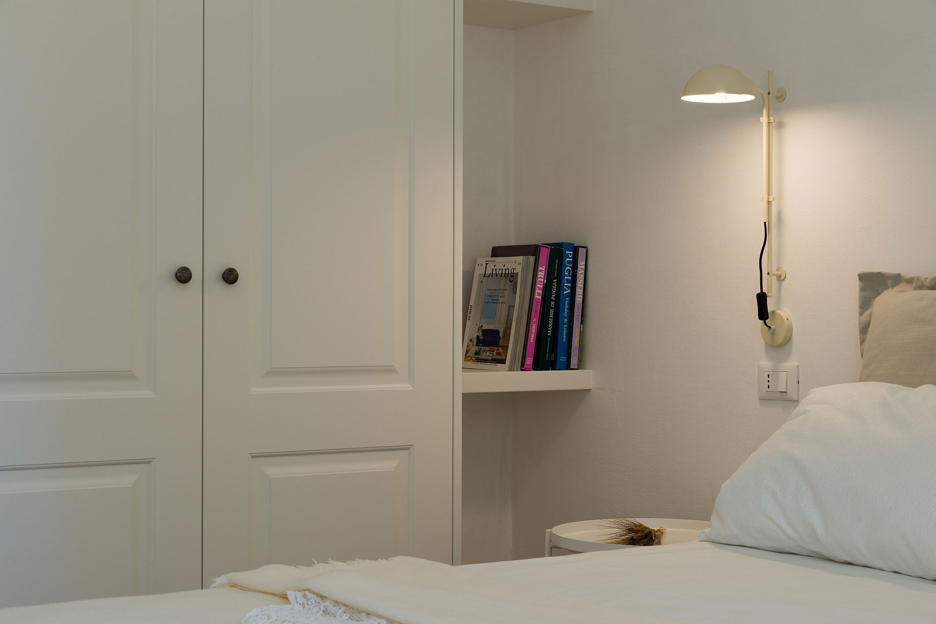 villa-luce_villa_puglia-italy_interior-bed-design-detail.jpg