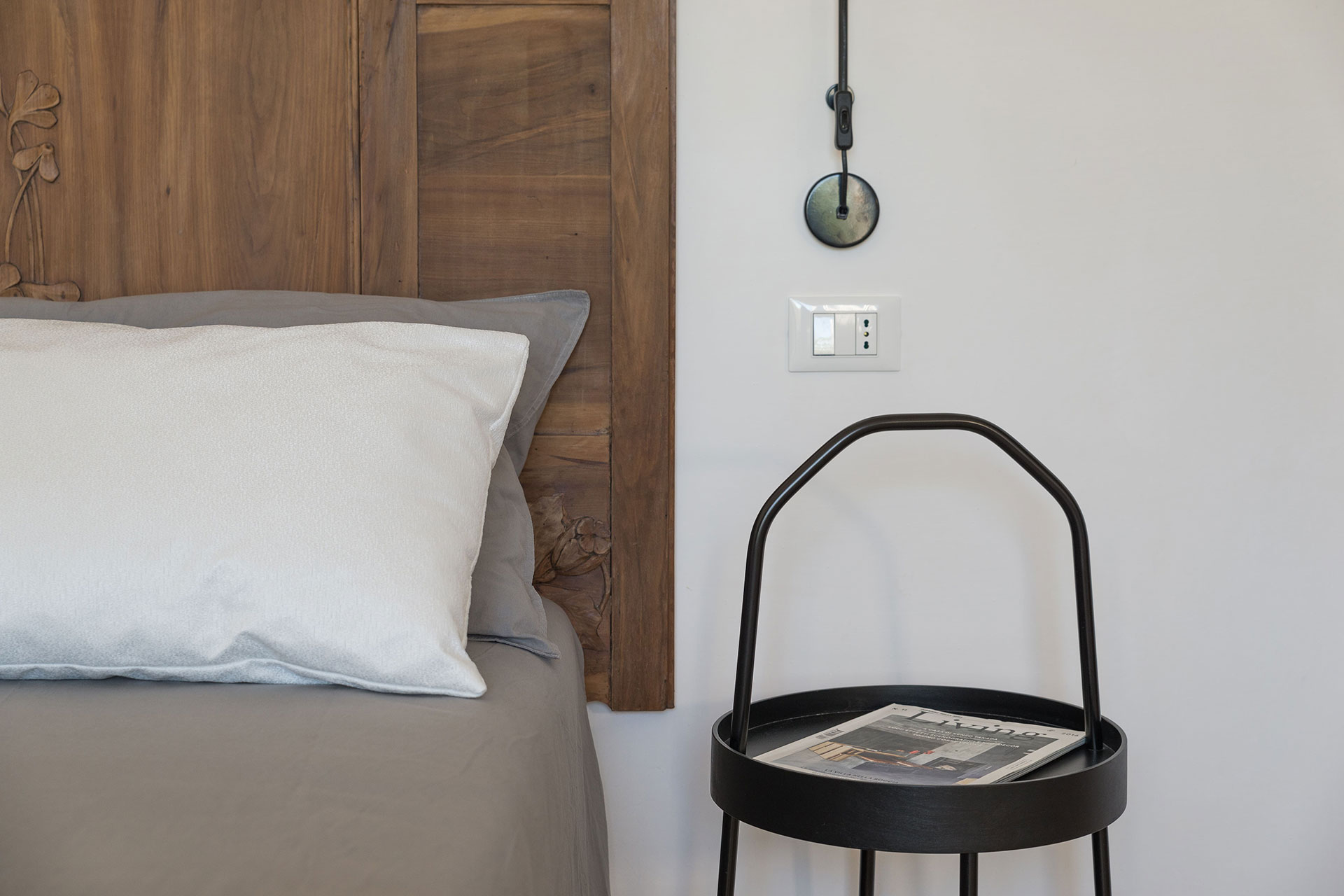 villa-luce_villa_puglia-italy_interior-bed-detail.jpg