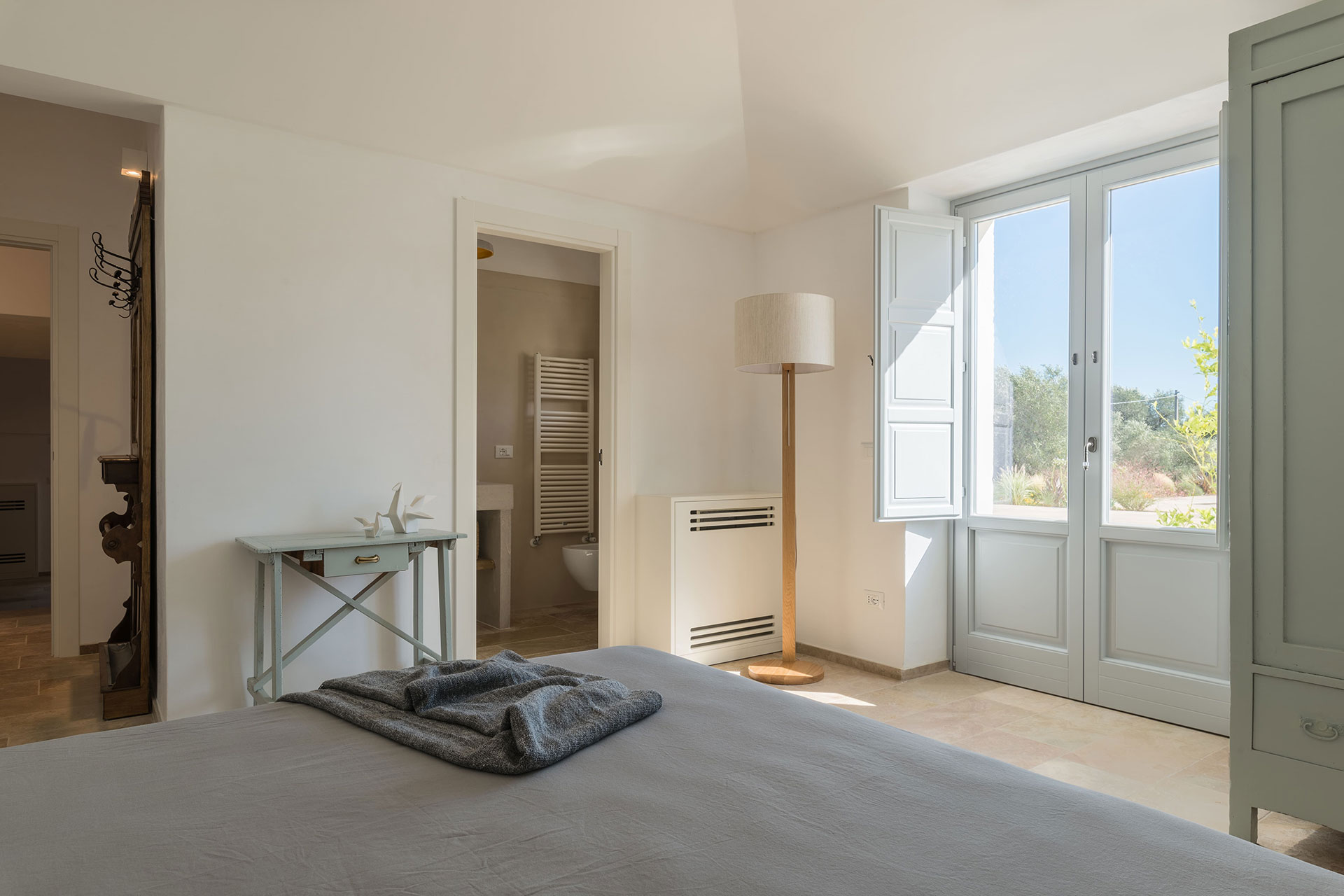 villa-luce_villa_puglia-italy_interior-bedroom-design.jpg
