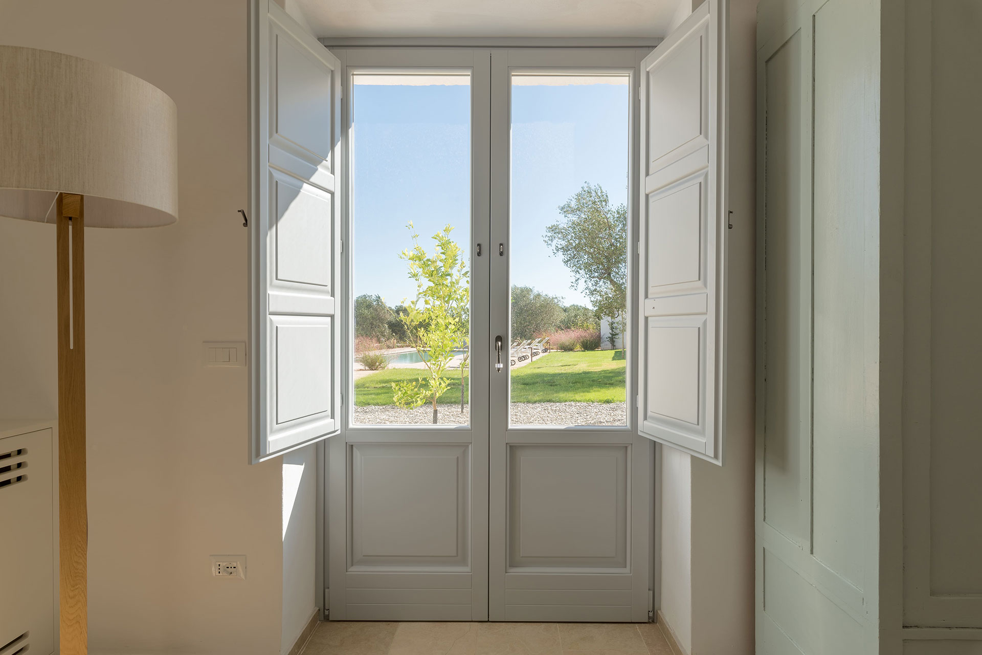 villa-luce_villa_puglia-italy_interior-bedroom-view.jpg