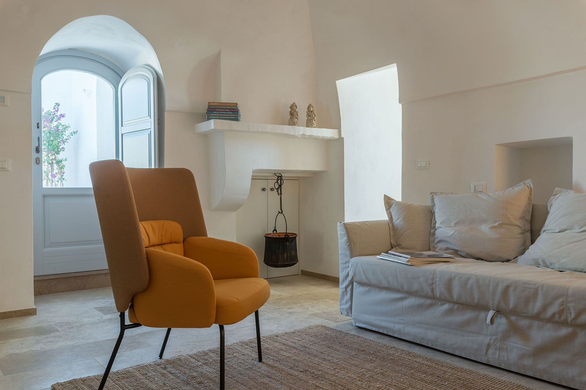 villa-luce_villa_puglia-italy_interior-design-space.jpg