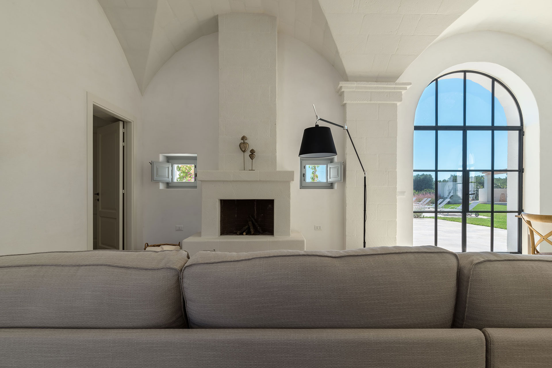 villa-luce_villa_puglia-italy_interior-room.jpg