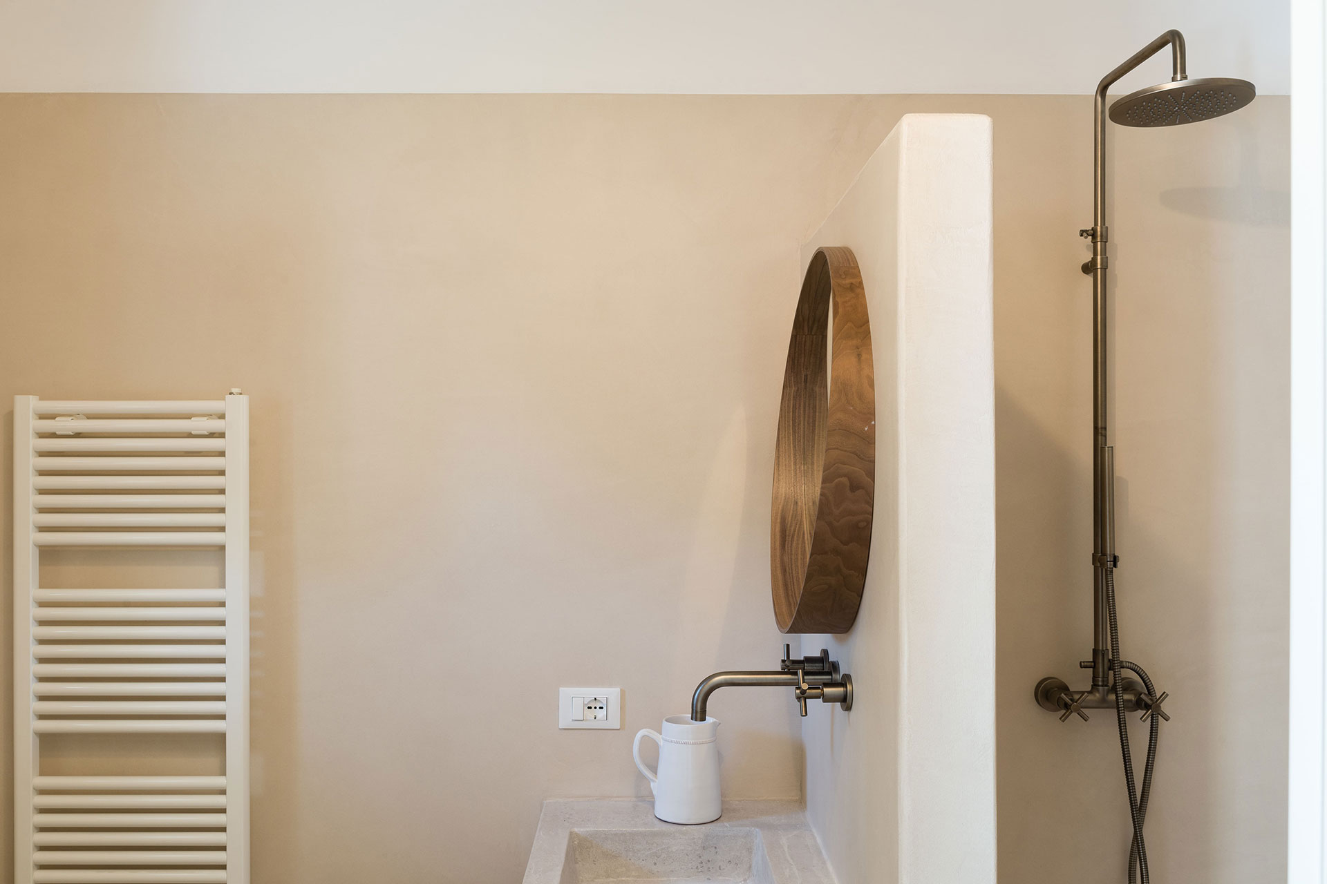 villa-luce_villa_puglia-italy_interior-shower.jpg