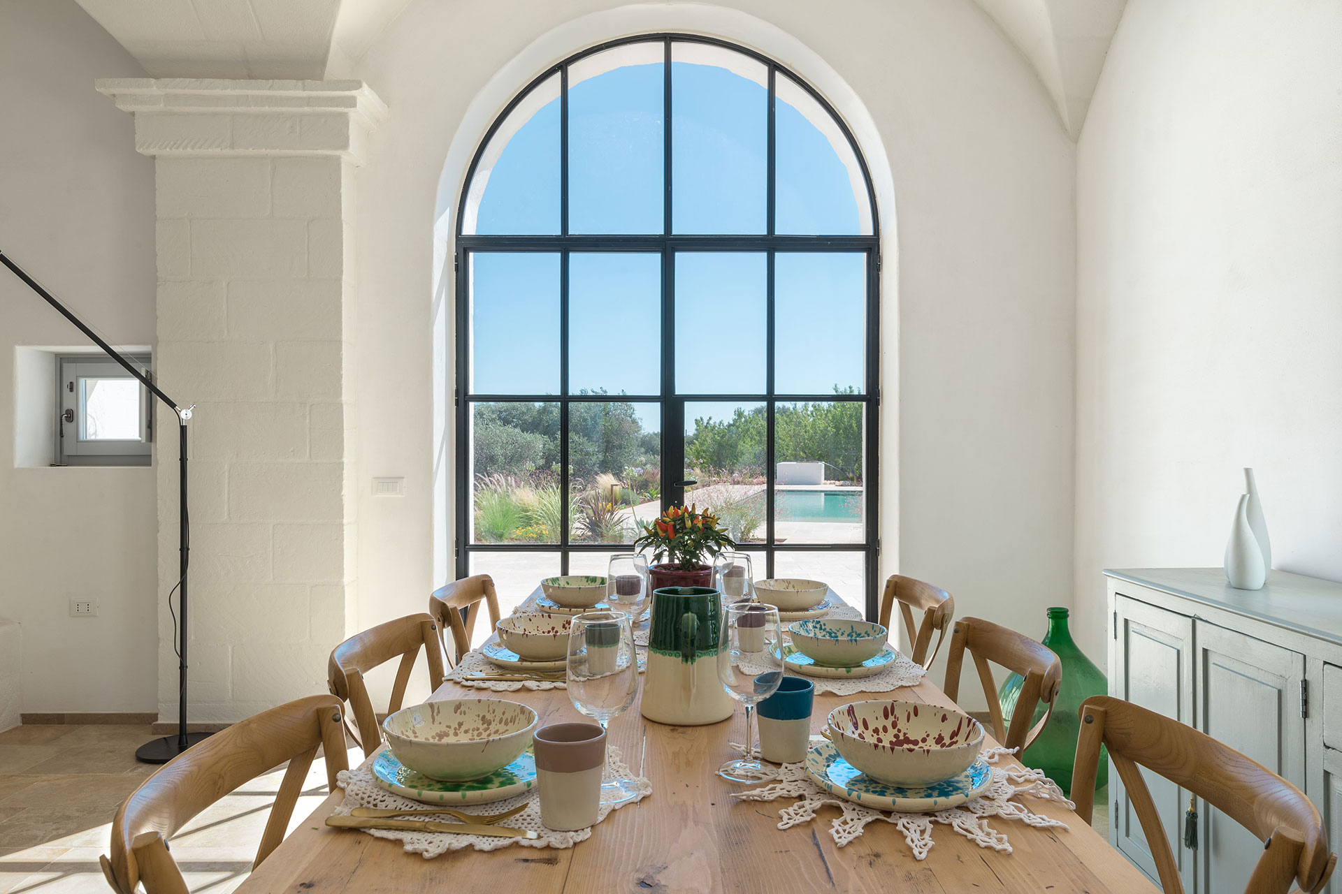 villa-luce_villa_puglia-italy_interior-window.jpg