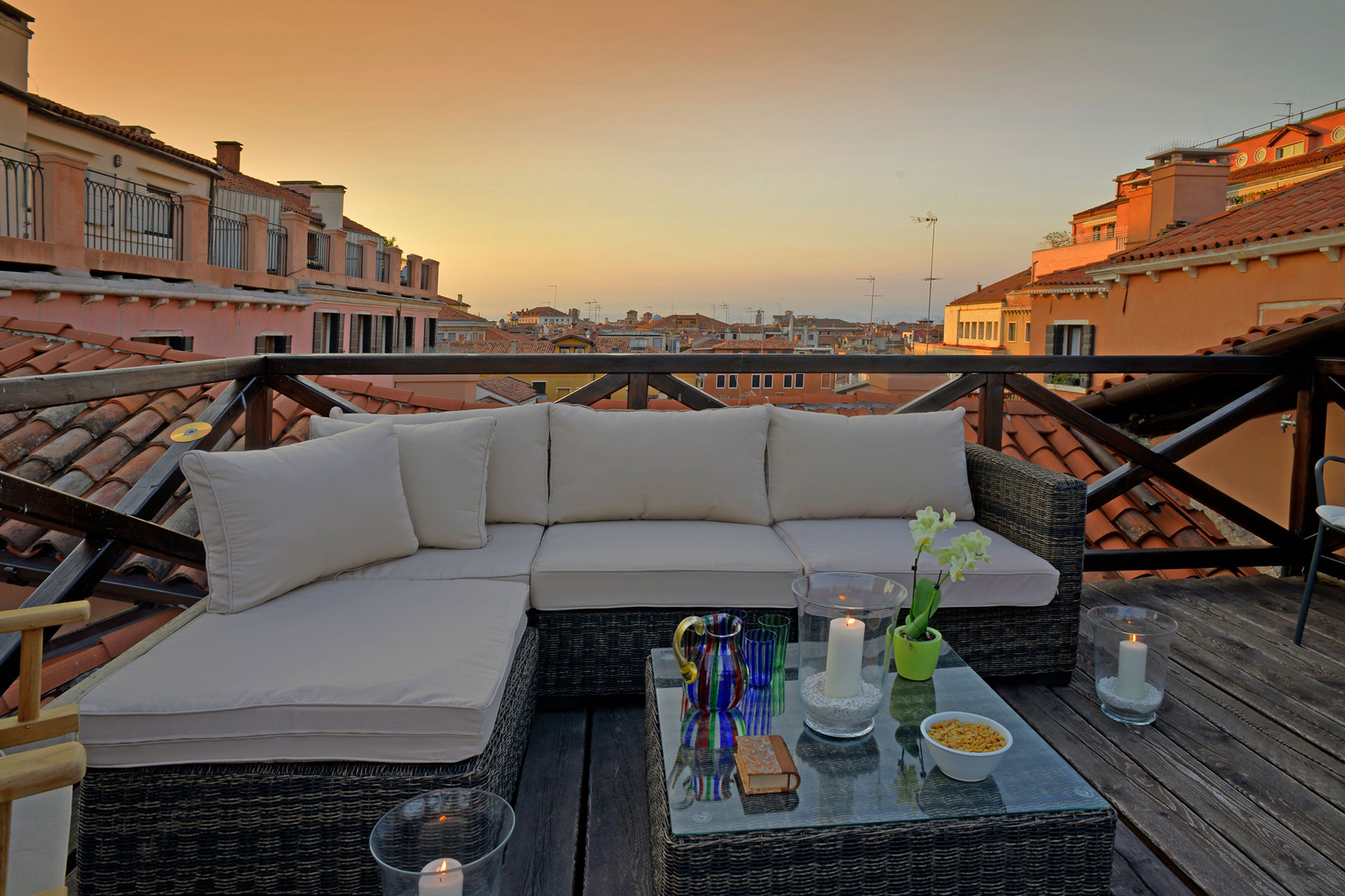 palazzo-canova_palazzo_veneto-italy_exterior-sofa-sunset.jpg