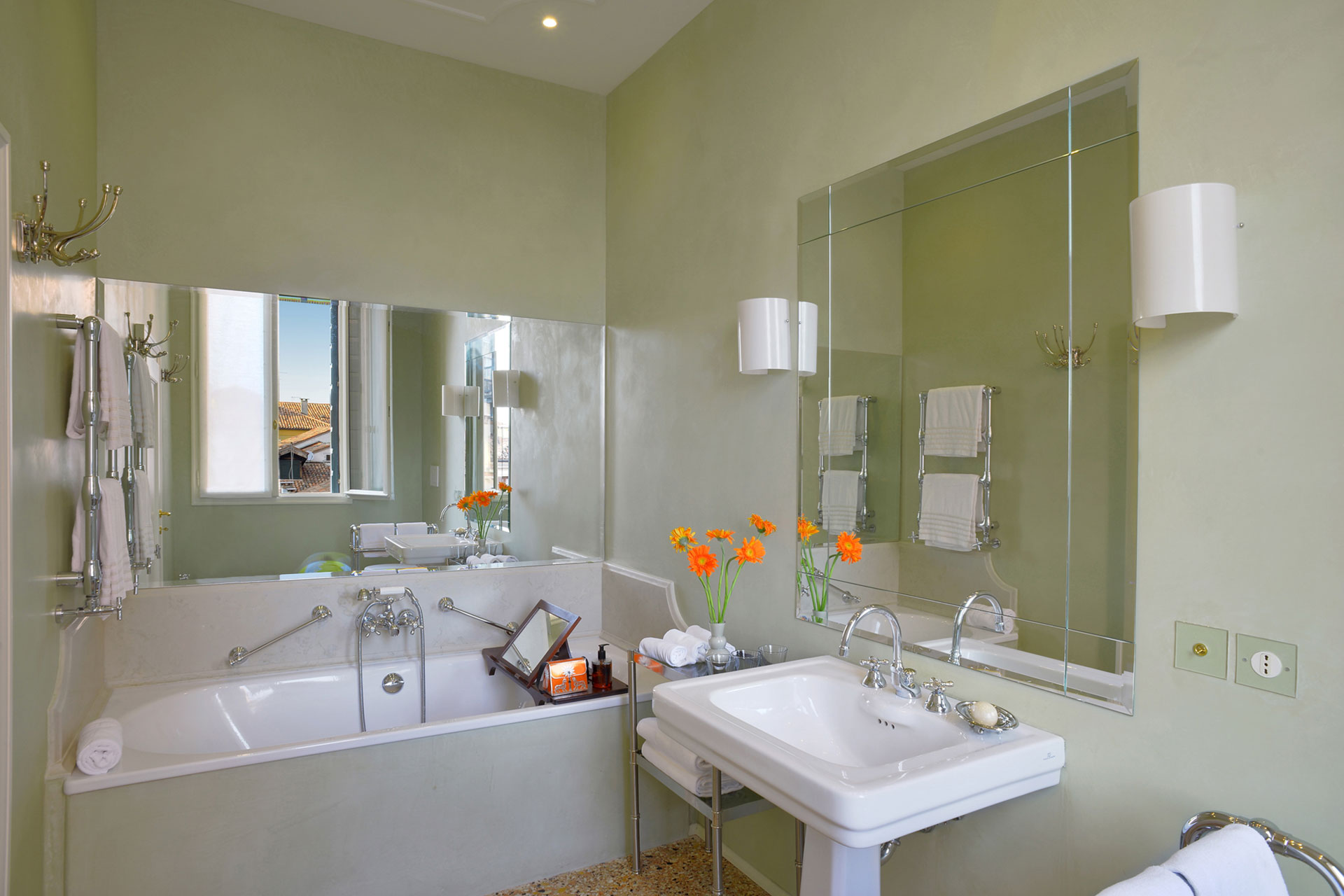 palazzo-canova_palazzo_veneto-italy_interior-bathroom.jpg