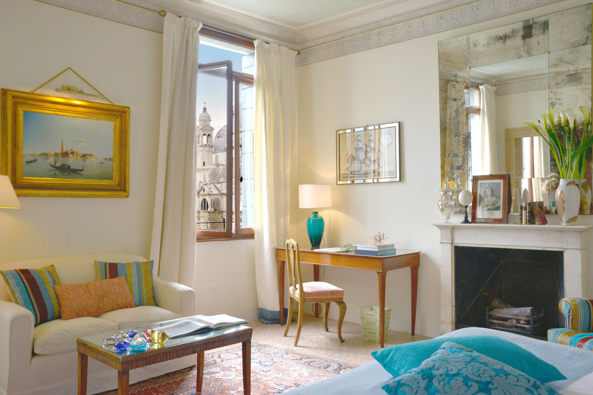 palazzo-canova_palazzo_veneto-italy_interior-bedroom-space.jpg