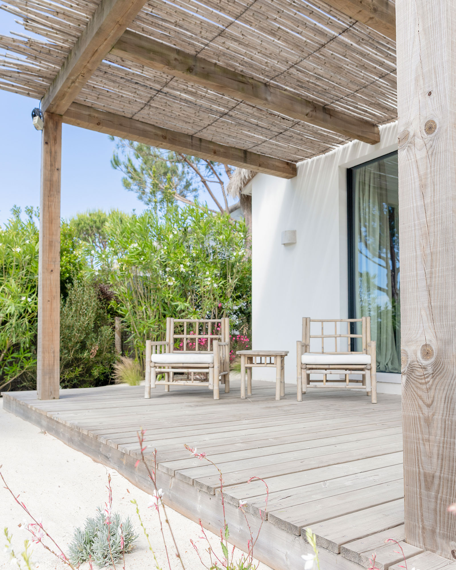 casa-quatro-ventos_villa_comporta-setubal-portugal_exterior-chairs.jpg