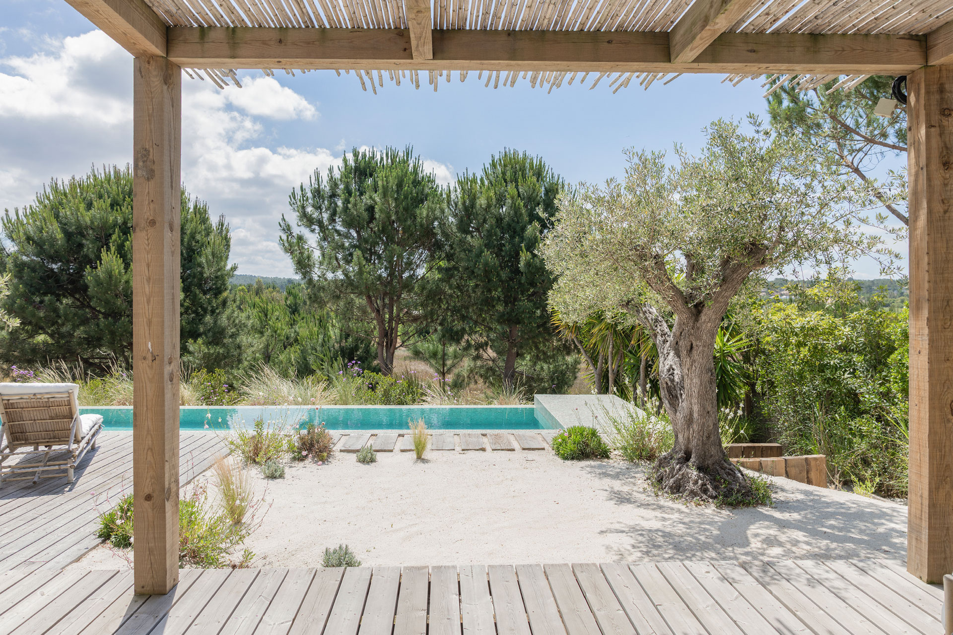 casa-quatro-ventos_villa_comporta-setubal-portugal_exterior-terrace-space.jpg