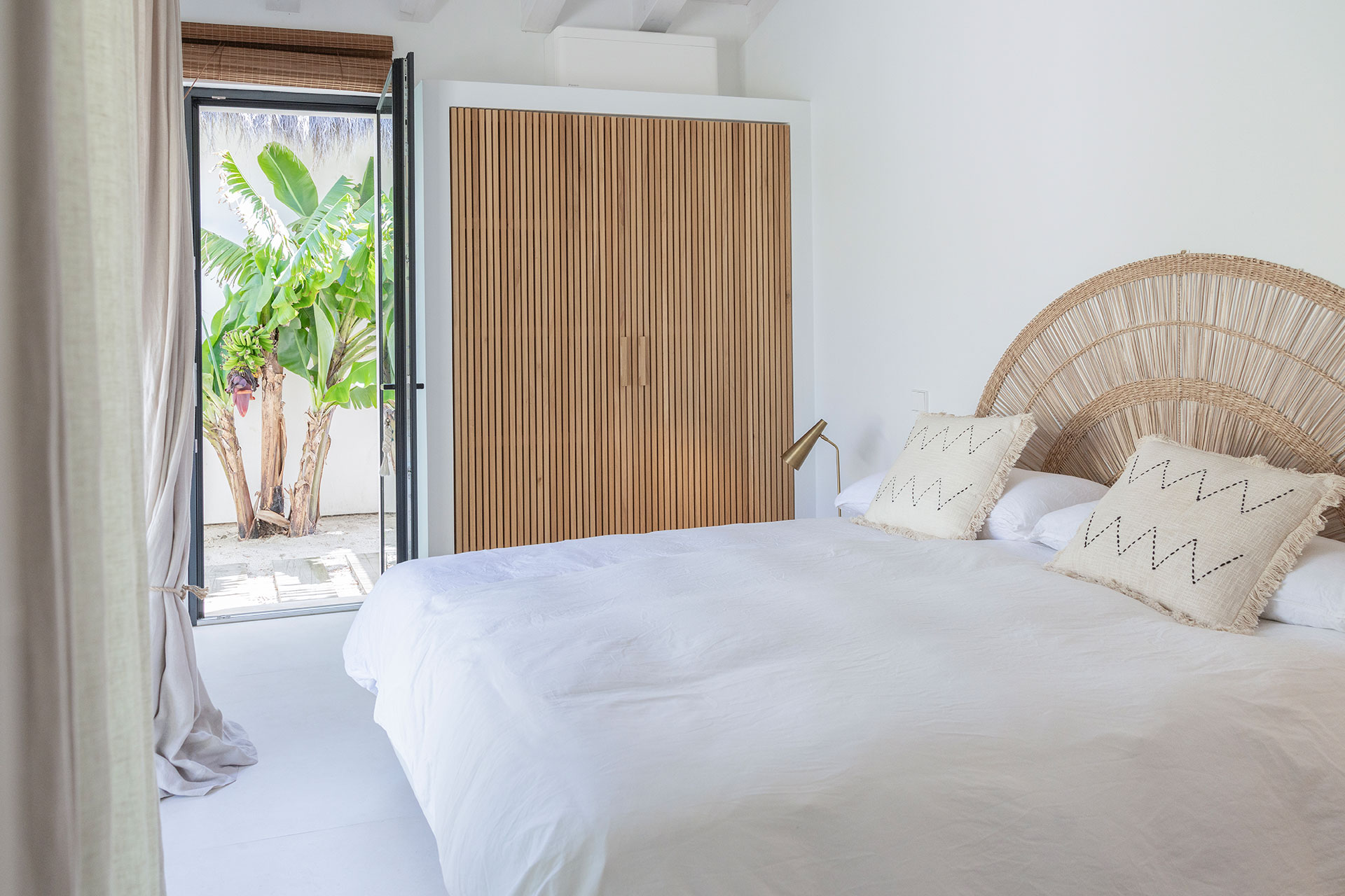 casa-quatro-ventos_villa_comporta-setubal-portugal_interior-bedroom.jpg