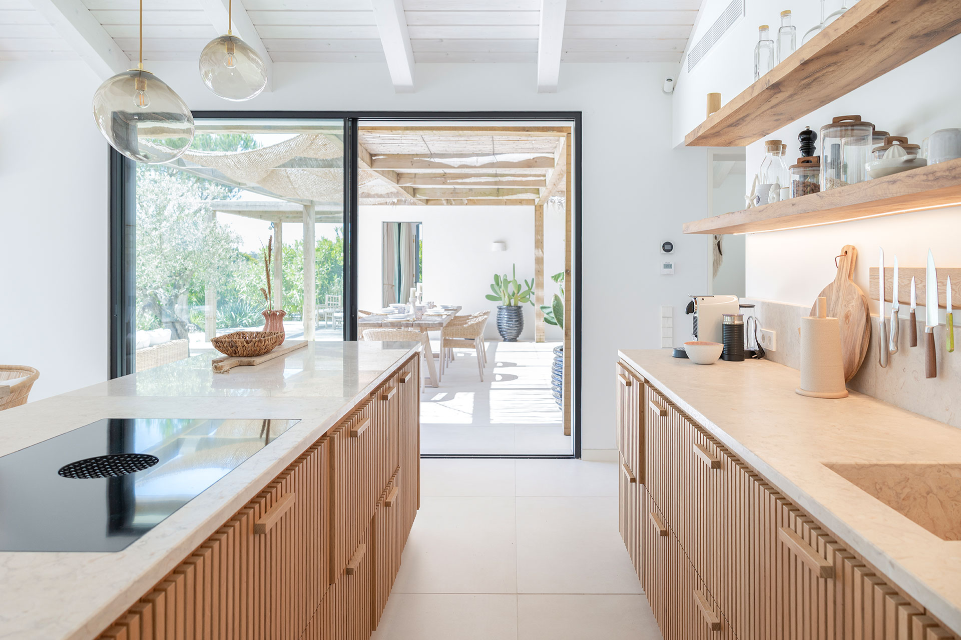 casa-quatro-ventos_villa_comporta-setubal-portugal_interior-kitchen-space.jpg