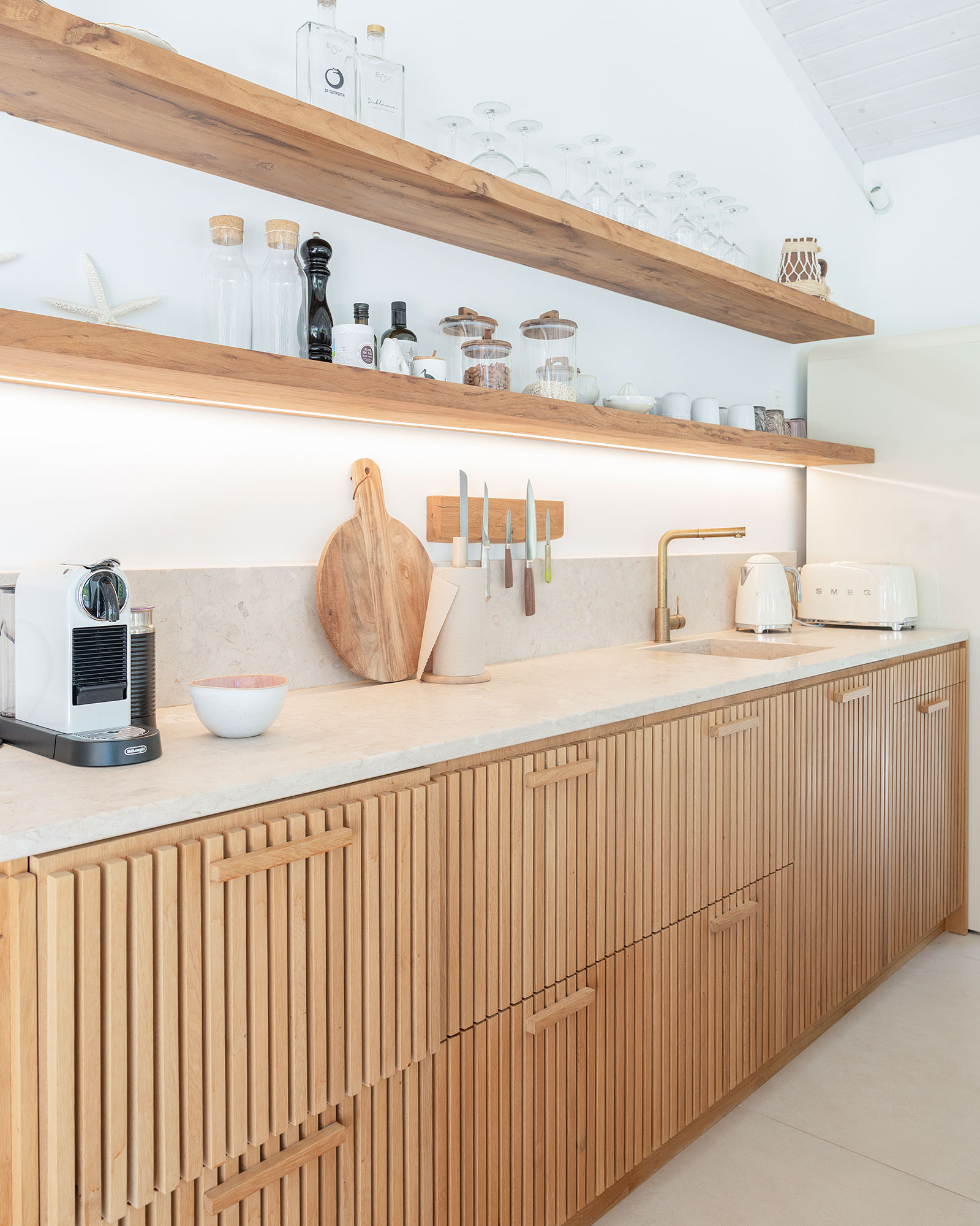 casa-quatro-ventos_villa_comporta-setubal-portugal_interior-kitchen-space-design.jpg