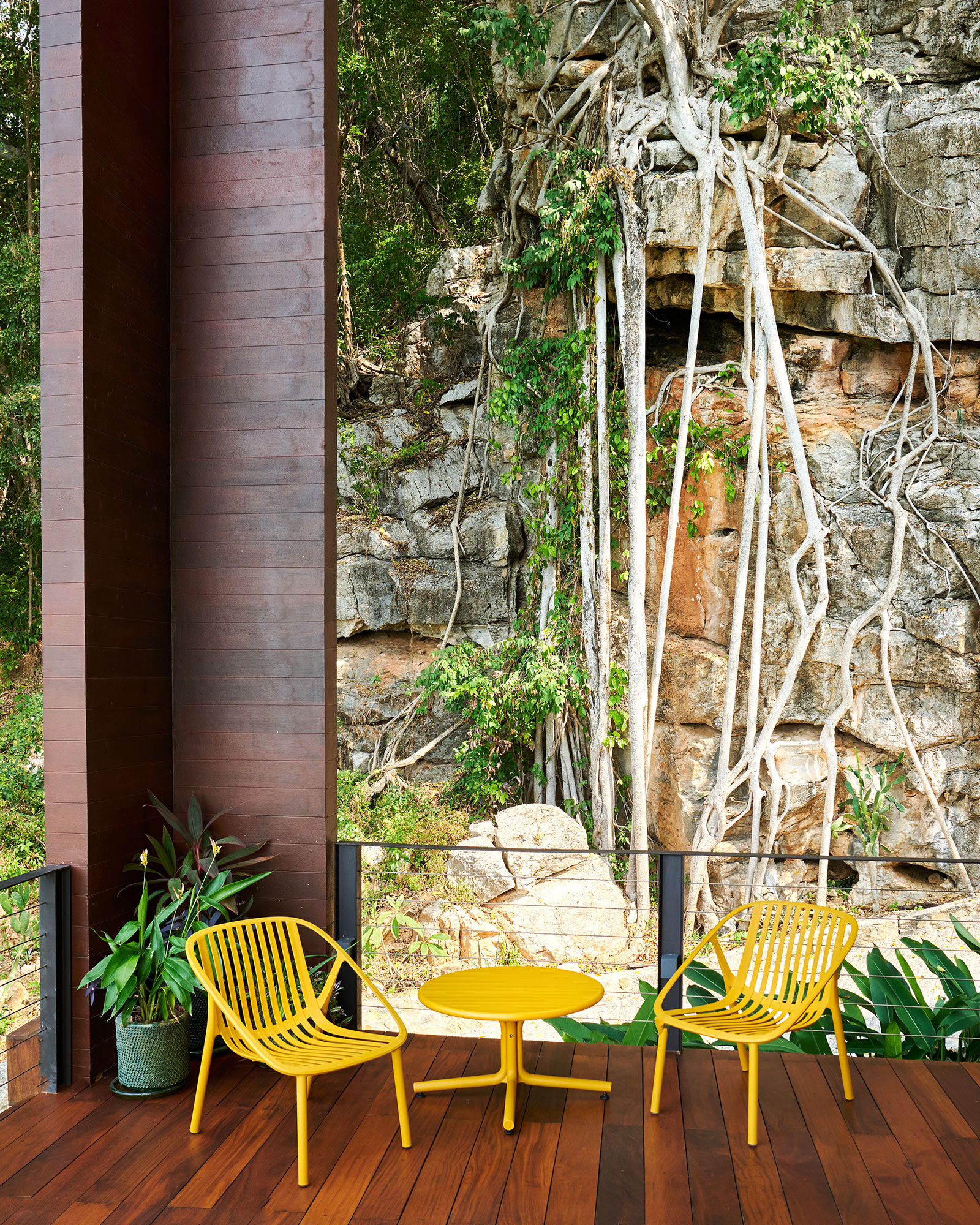 la-higuera_house_troncones-mexico_exterior-chairs.jpg