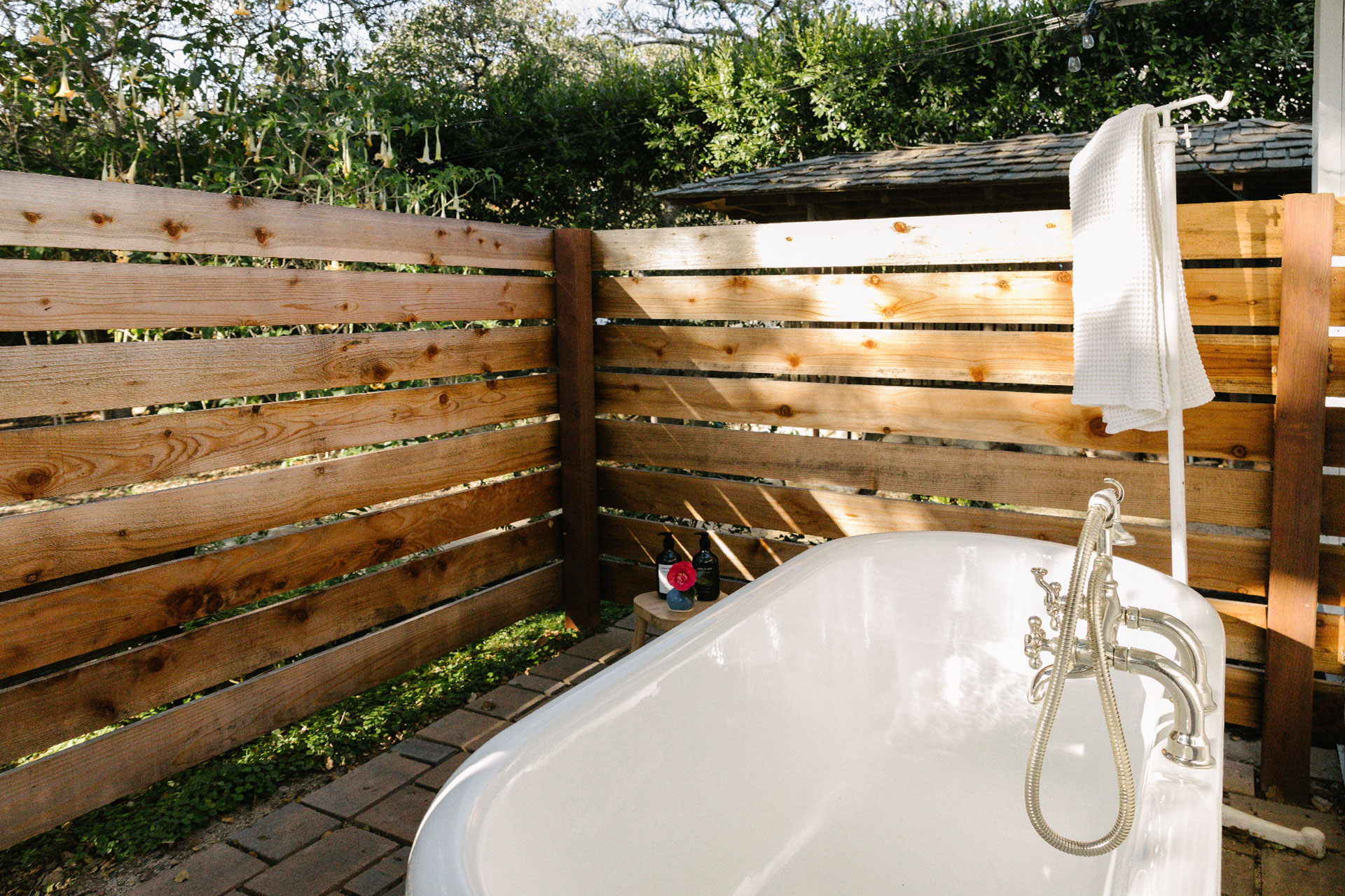 daughters-orchard_house_california-usa_exterior-bathtub.jpg