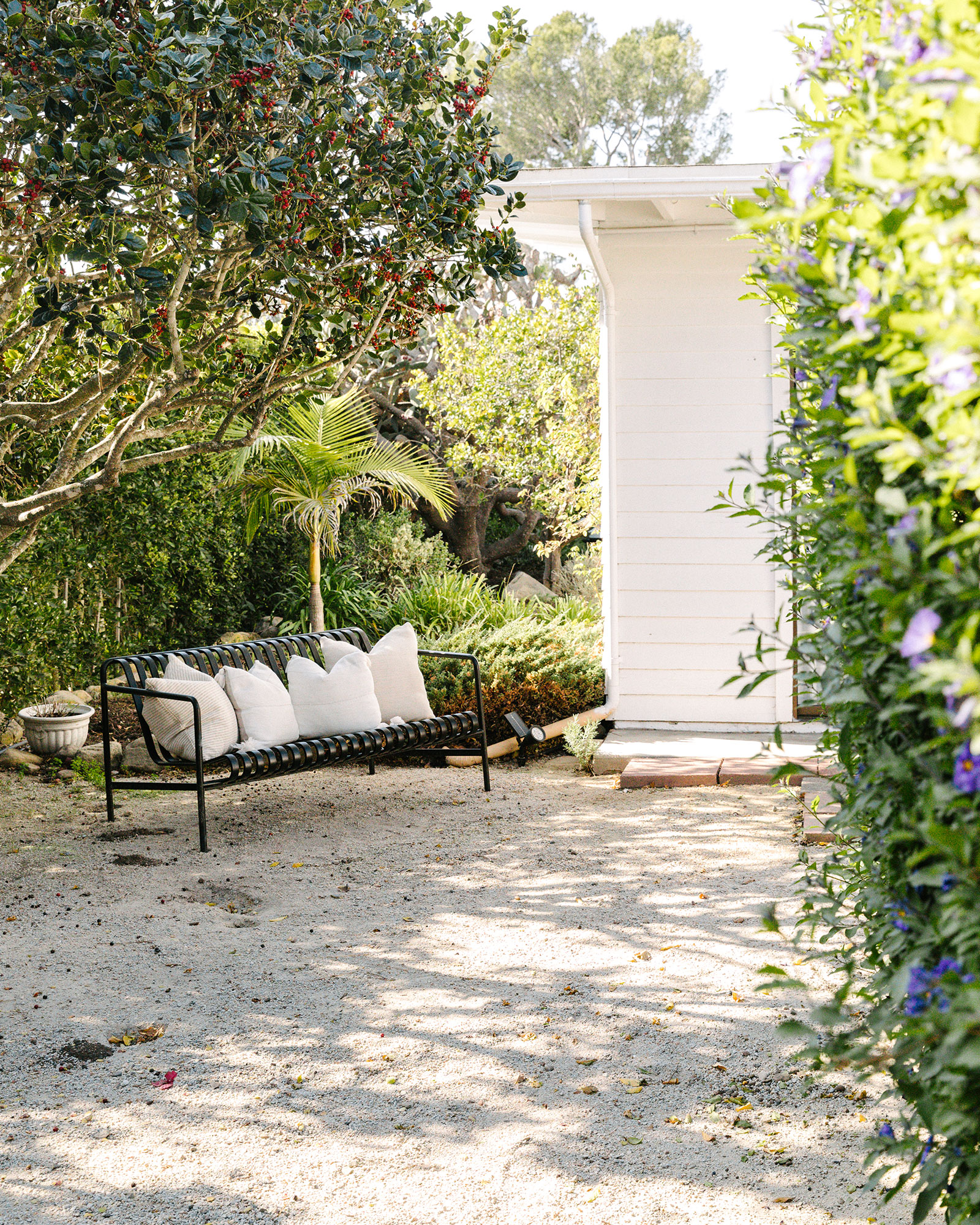 daughters-orchard_house_california-usa_exterior-bench.jpg