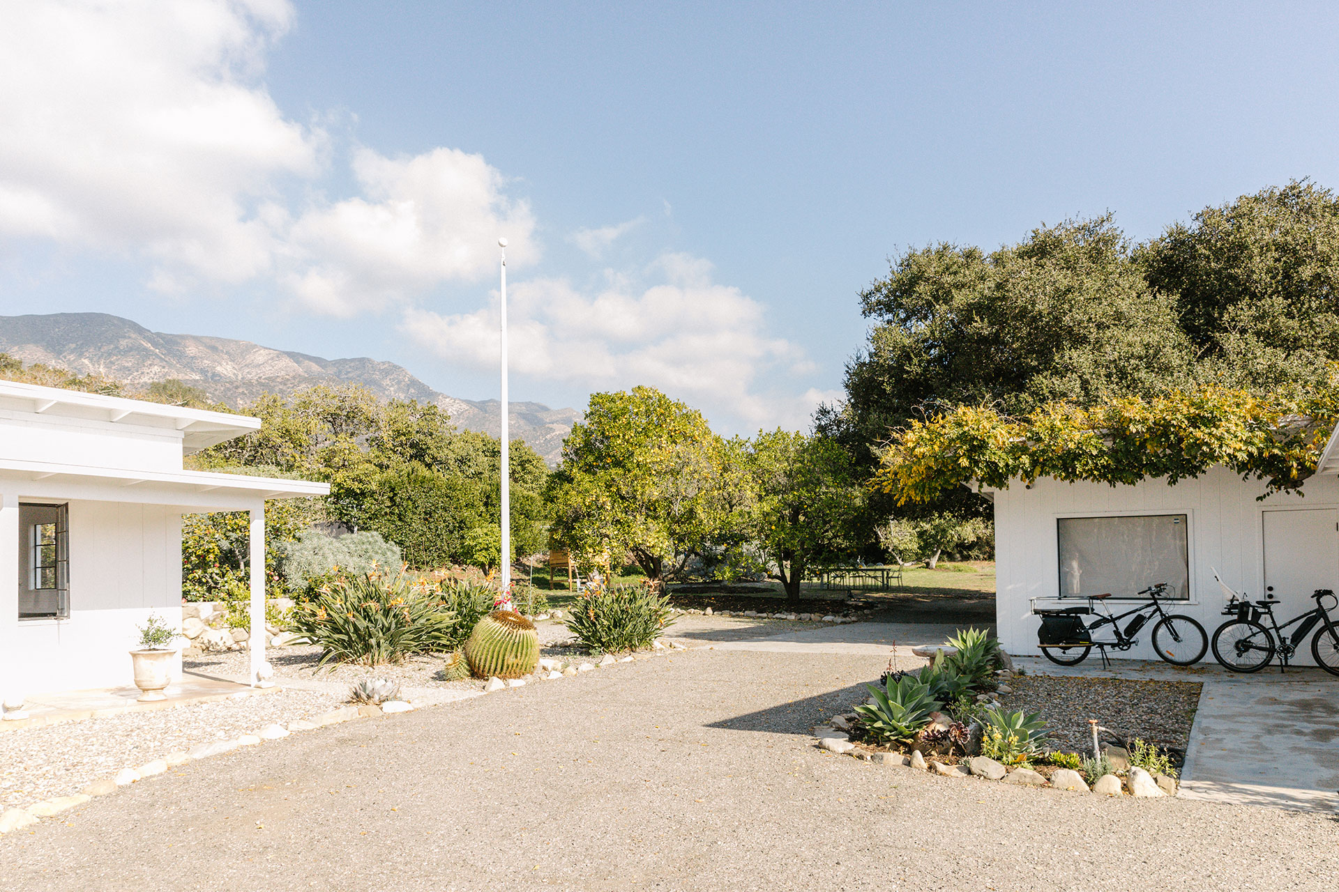 daughters-orchard_house_california-usa_exterior-bike.jpg
