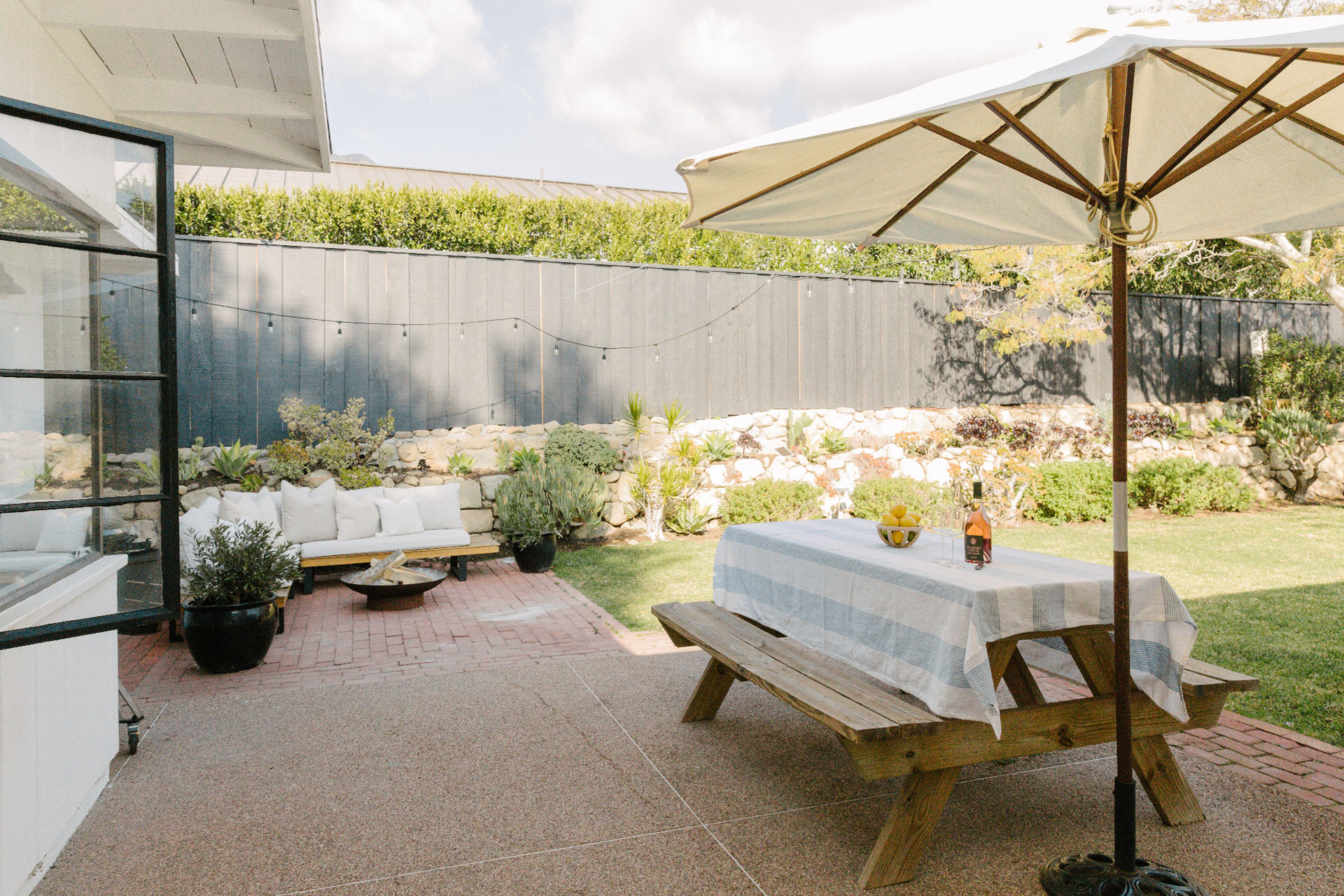 daughters-orchard_house_california-usa_exterior-terrace.jpg