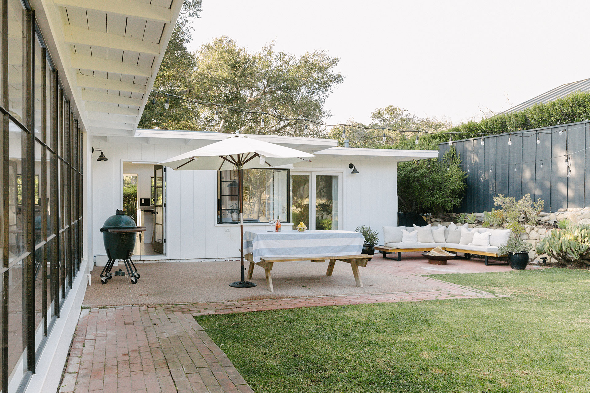 daughters-orchard_house_california-usa_exterior-terrace-space.jpg