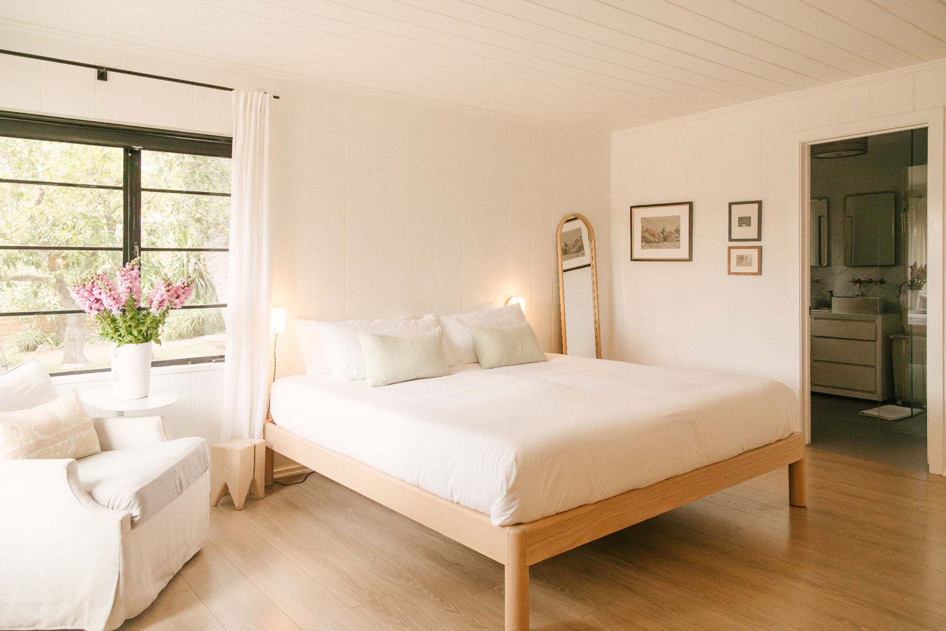 daughters-orchard_house_california-usa_interior-bedroom-design.jpg