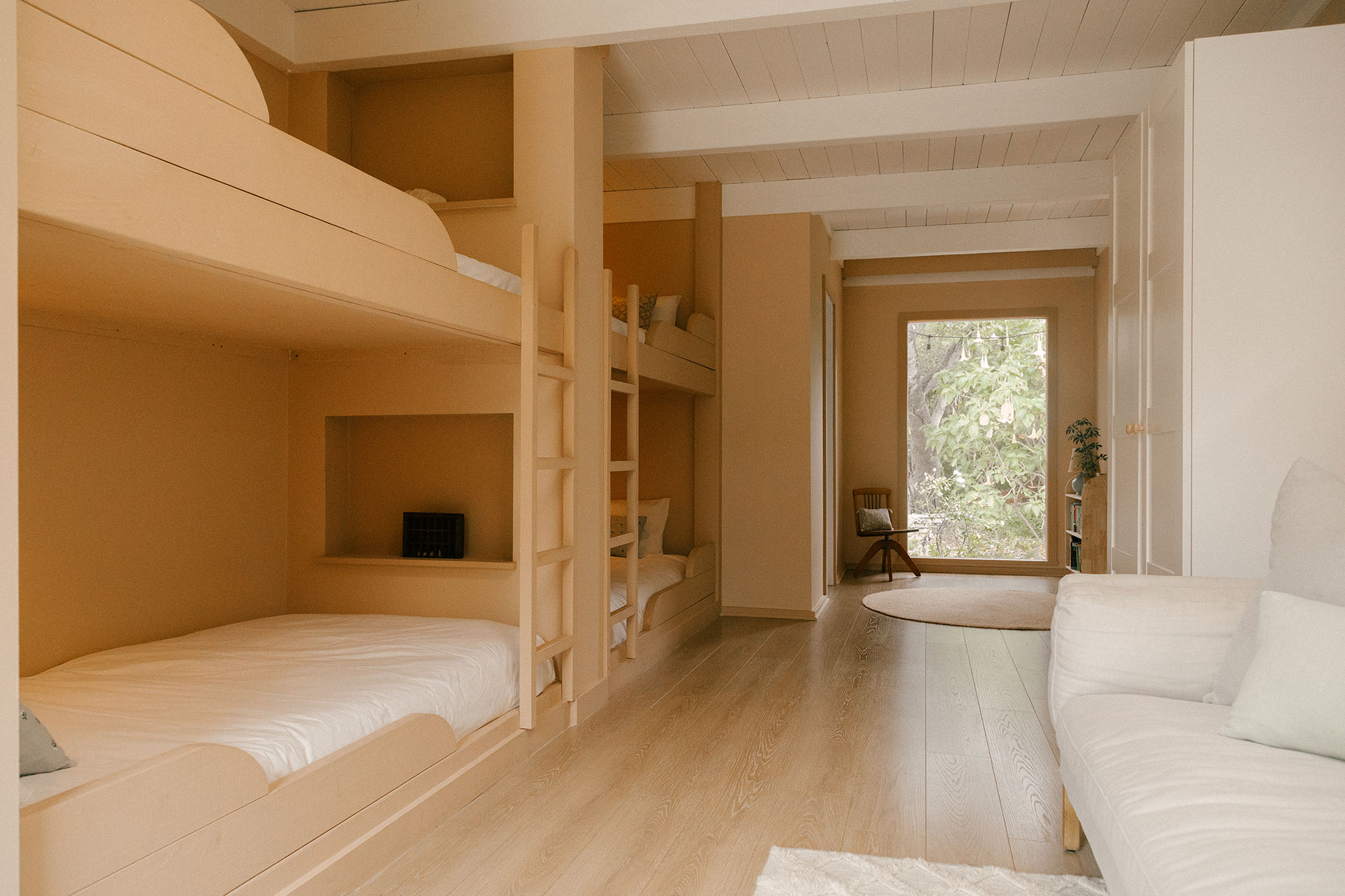daughters-orchard_house_california-usa_interior-bunk-beds.jpg