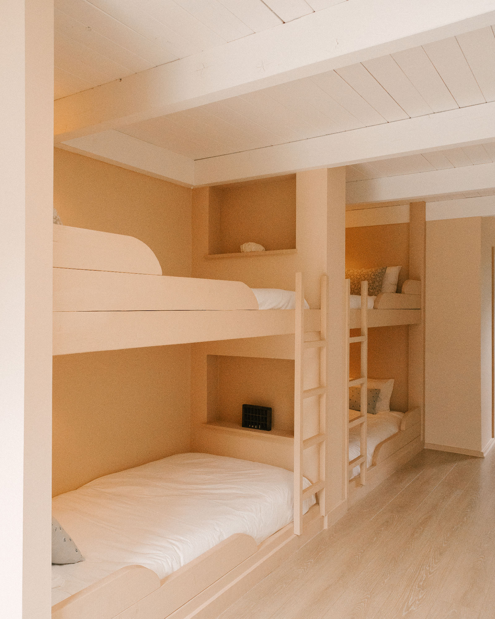 daughters-orchard_house_california-usa_interior-bunk-beds-room.jpg
