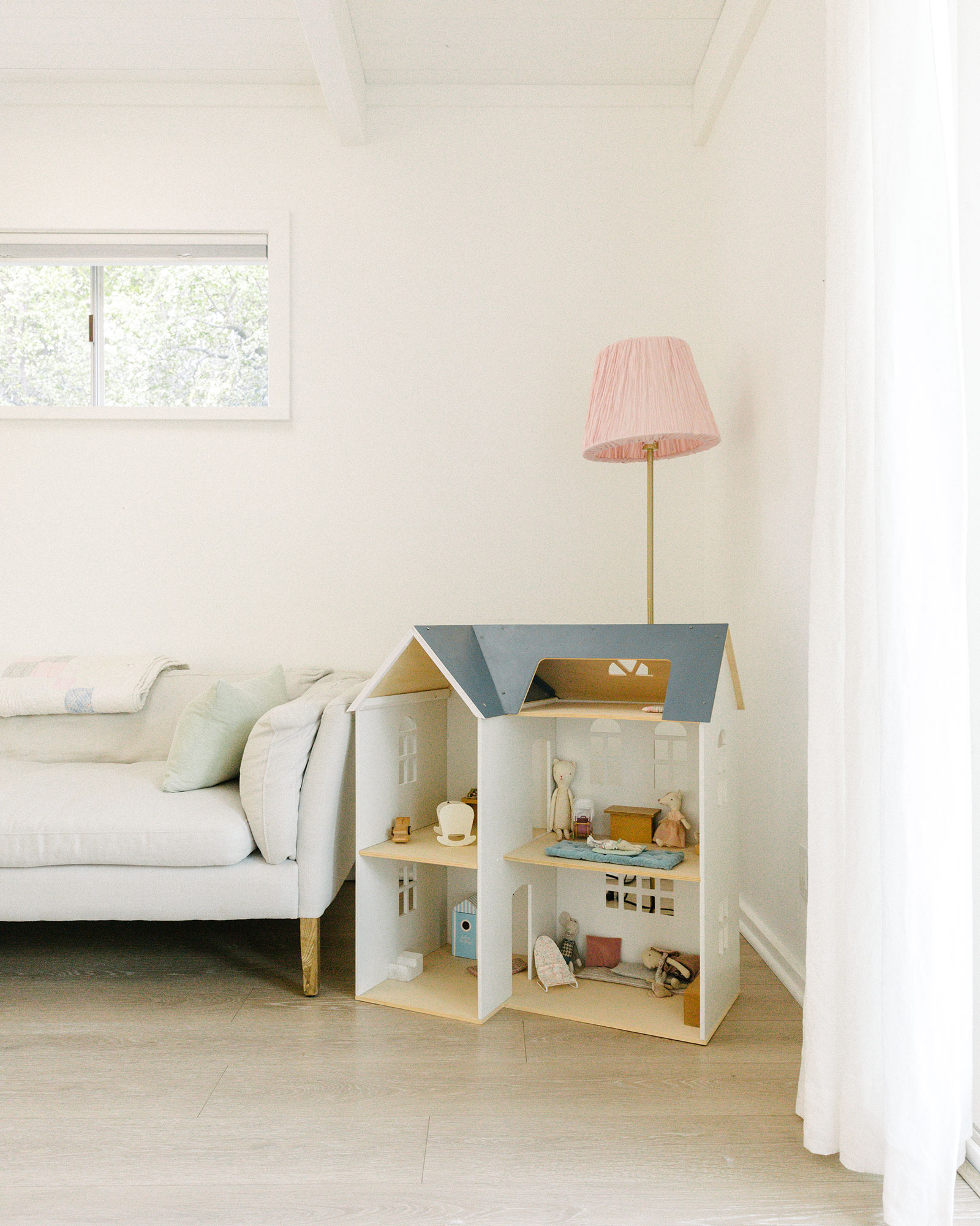 daughters-orchard_house_california-usa_interior-dollhouse.jpg