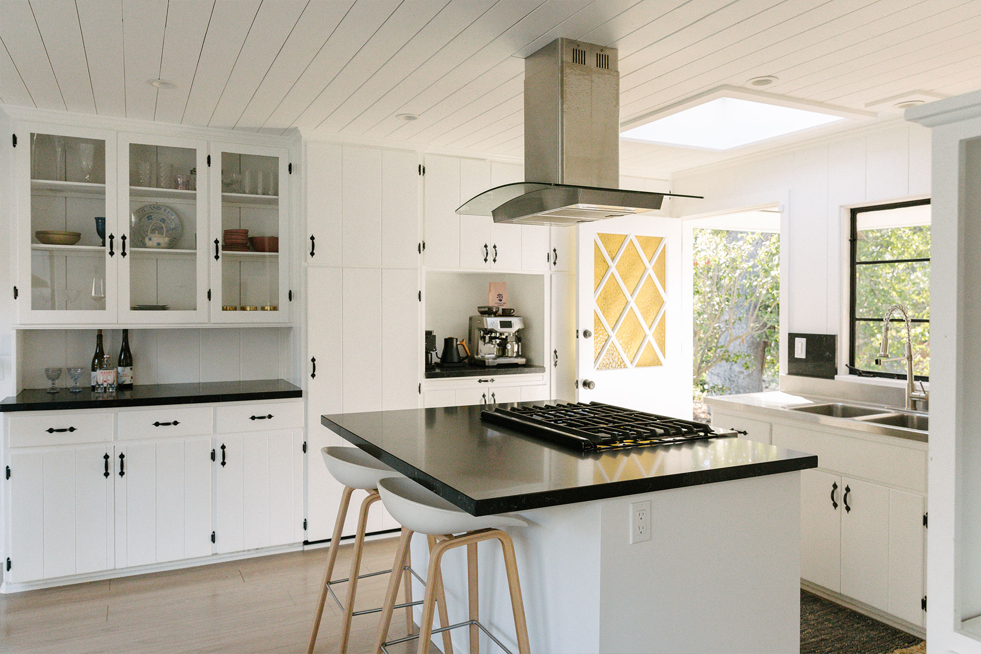 daughters-orchard_house_california-usa_interior-kitchen-space.jpg