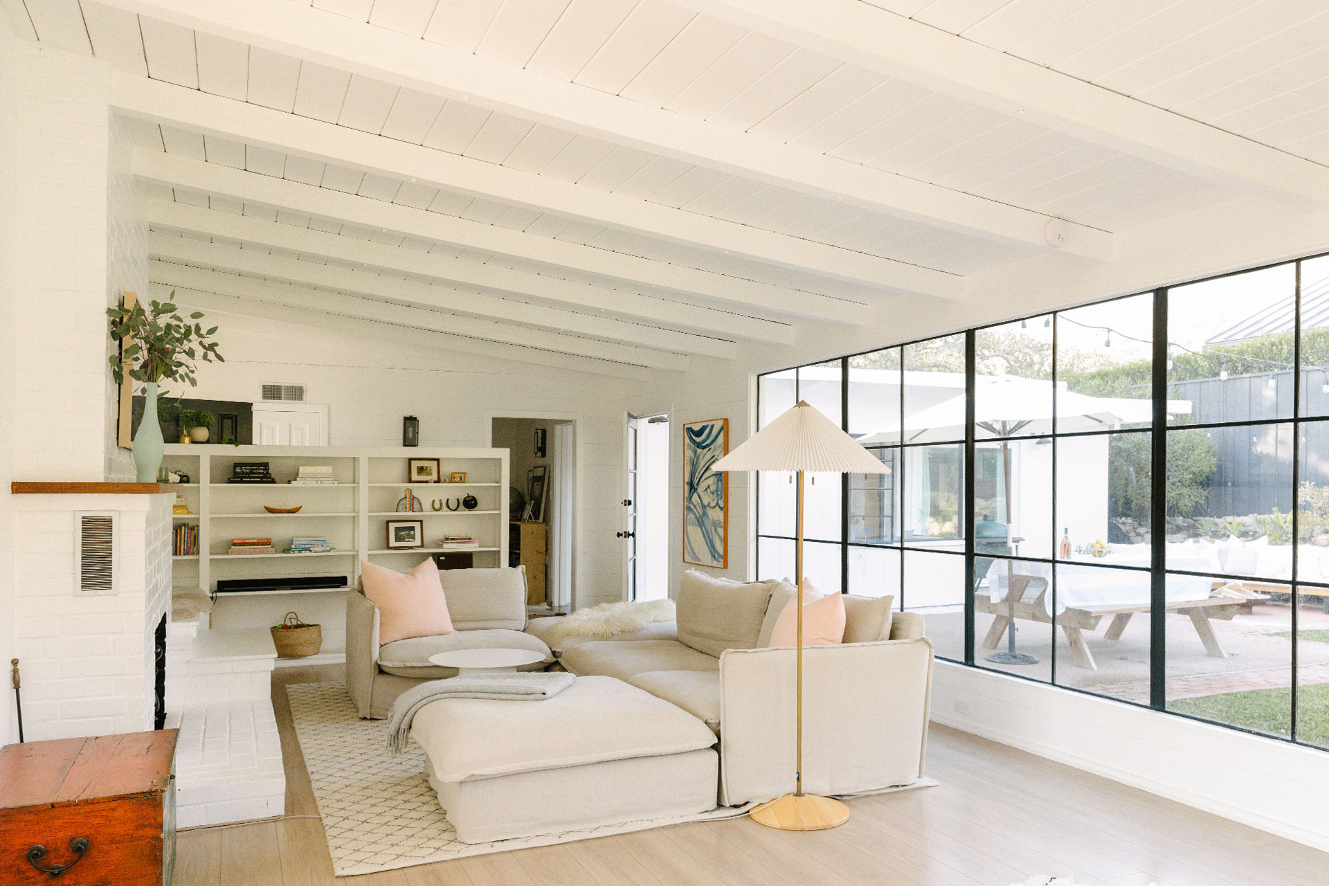 daughters-orchard_house_california-usa_interior-living-room.jpg