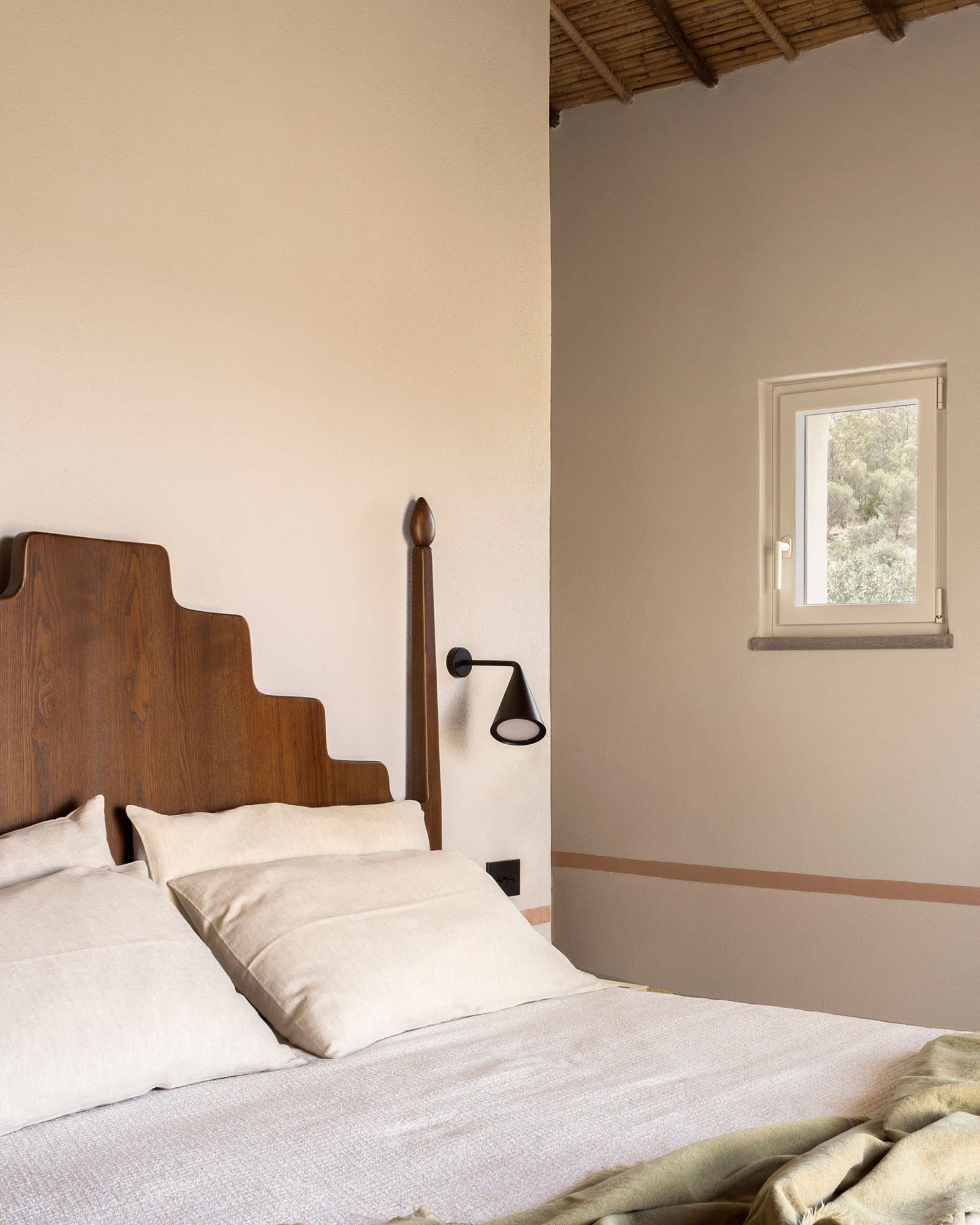luxi-bia-casa-cubo_apartment_sardinia-italy_interior-bed-room-detail.jpg