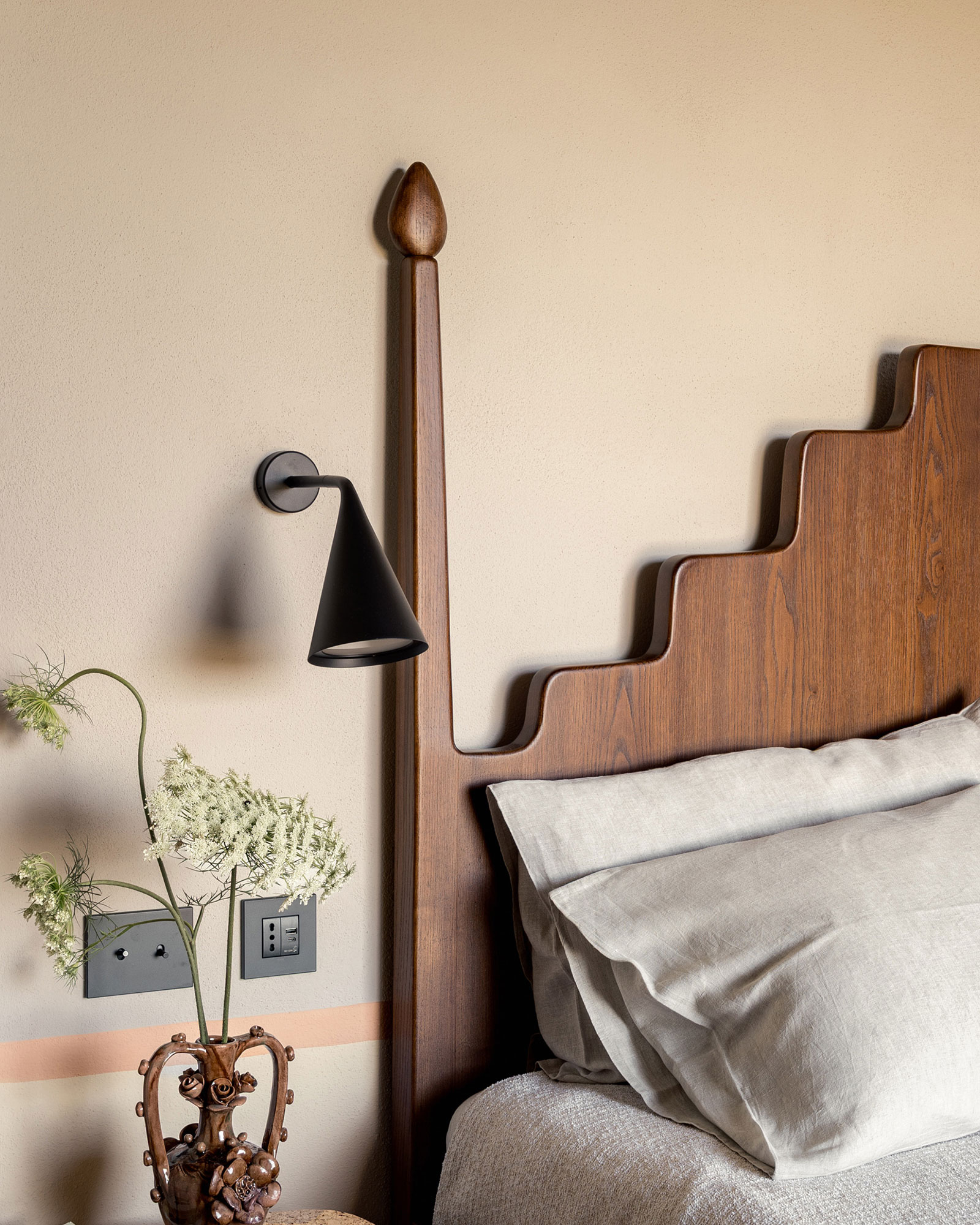 luxi-bia-casa-cubo_apartment_sardinia-italy_interior-bedroom-detail.jpg