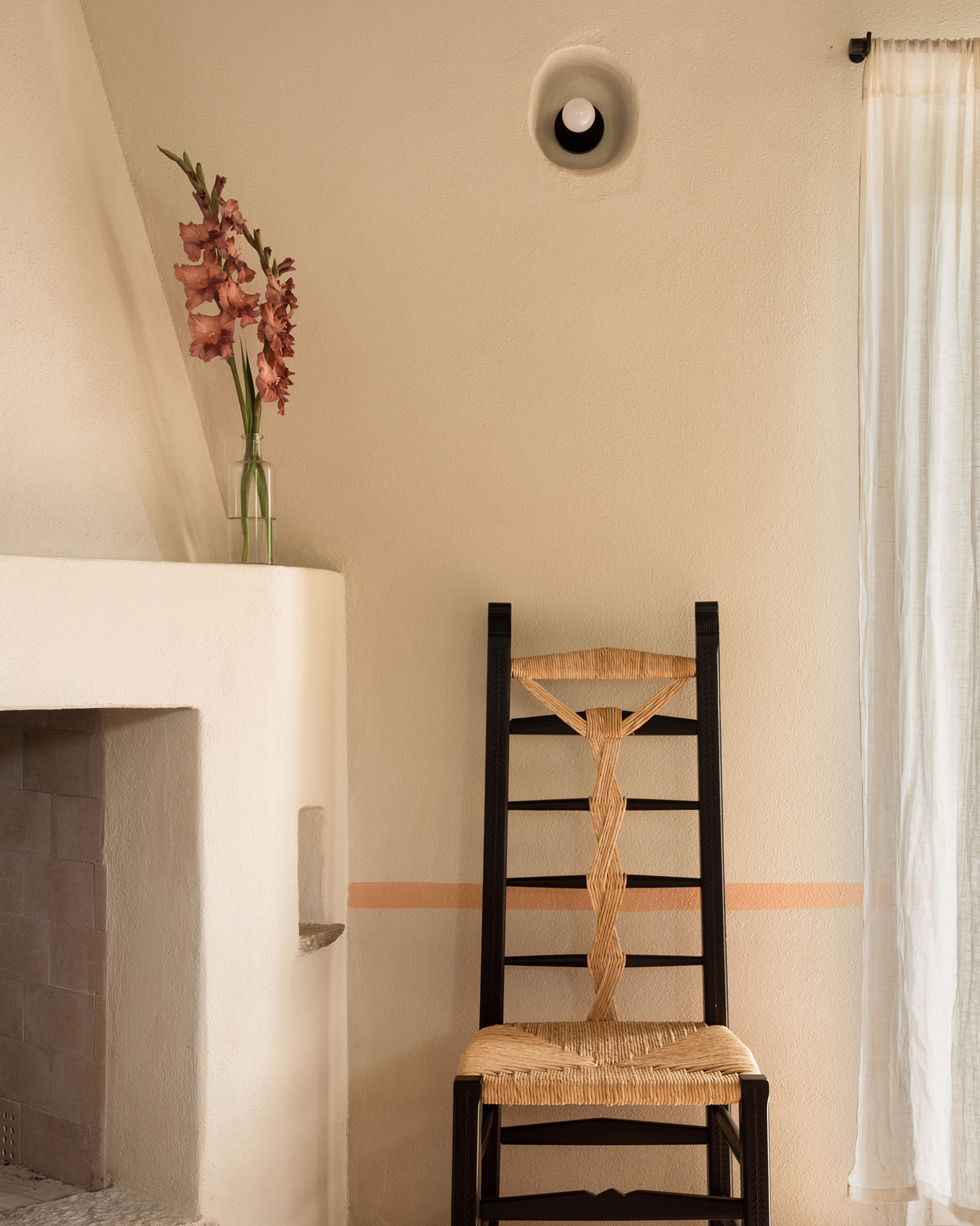 luxi-bia-casa-cubo_apartment_sardinia-italy_interior-chair.jpg