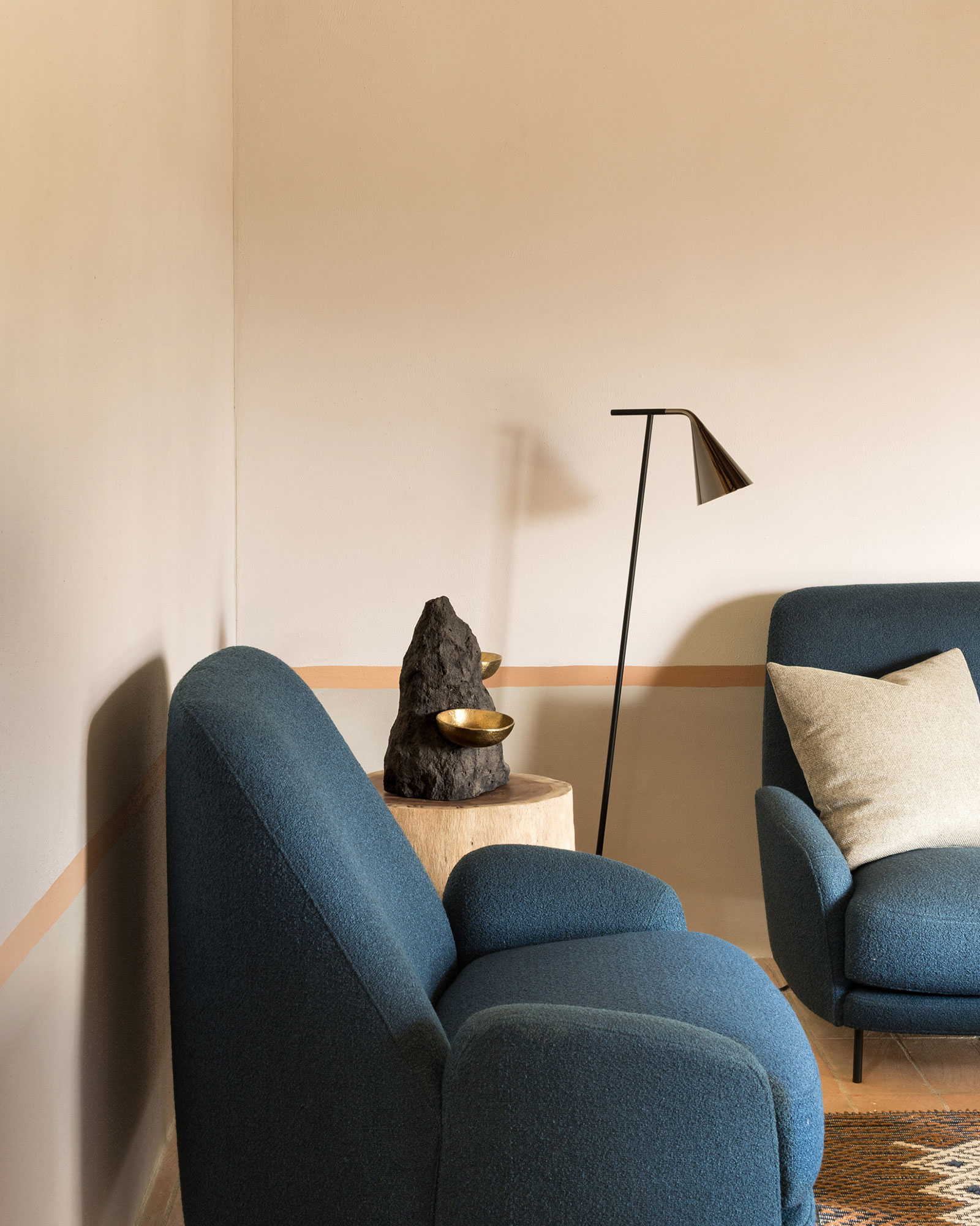 luxi-bia-casa-cubo_apartment_sardinia-italy_interior-sofas.jpg