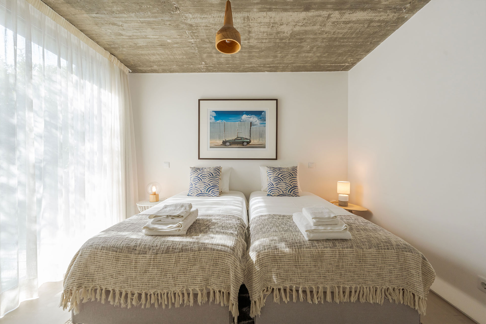 casa-da-palicada_villa_setubal-portugal_exterior-beds.jpg