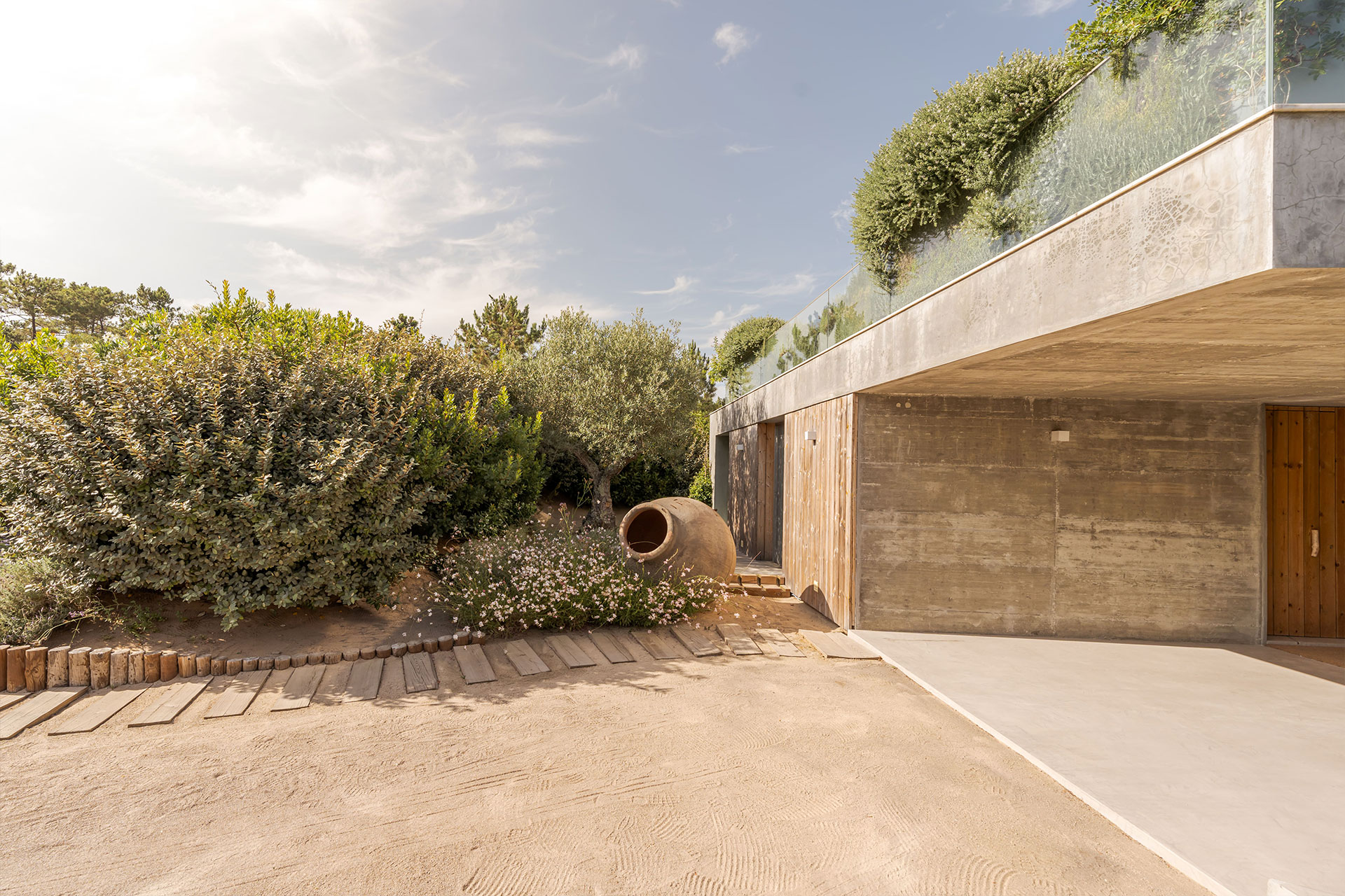 casa-da-palicada_villa_setubal-portugal_exterior-design-entrance.jpg